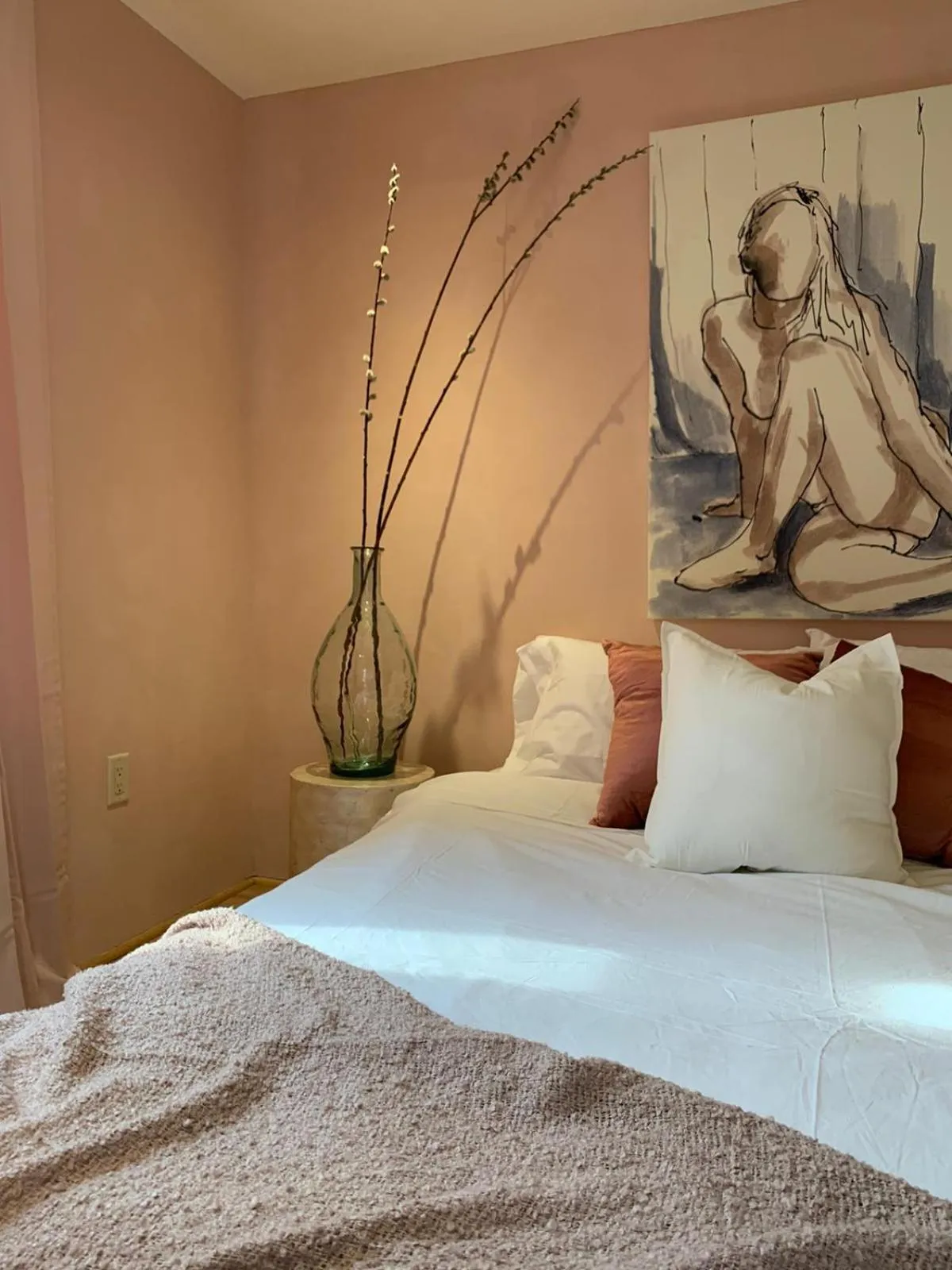 Bed in The Trail in Adams - Berkshires' Art Hotel