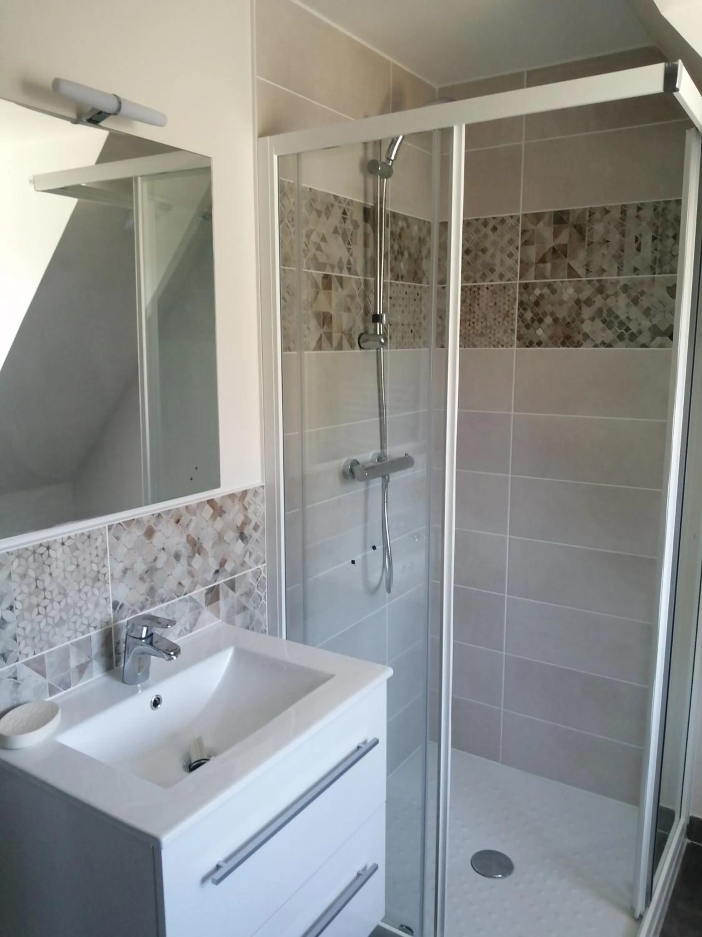 Chambres d'hôtes cosy avec salle de bain privative - Wifi - cuisine partagée - Parking gratuit