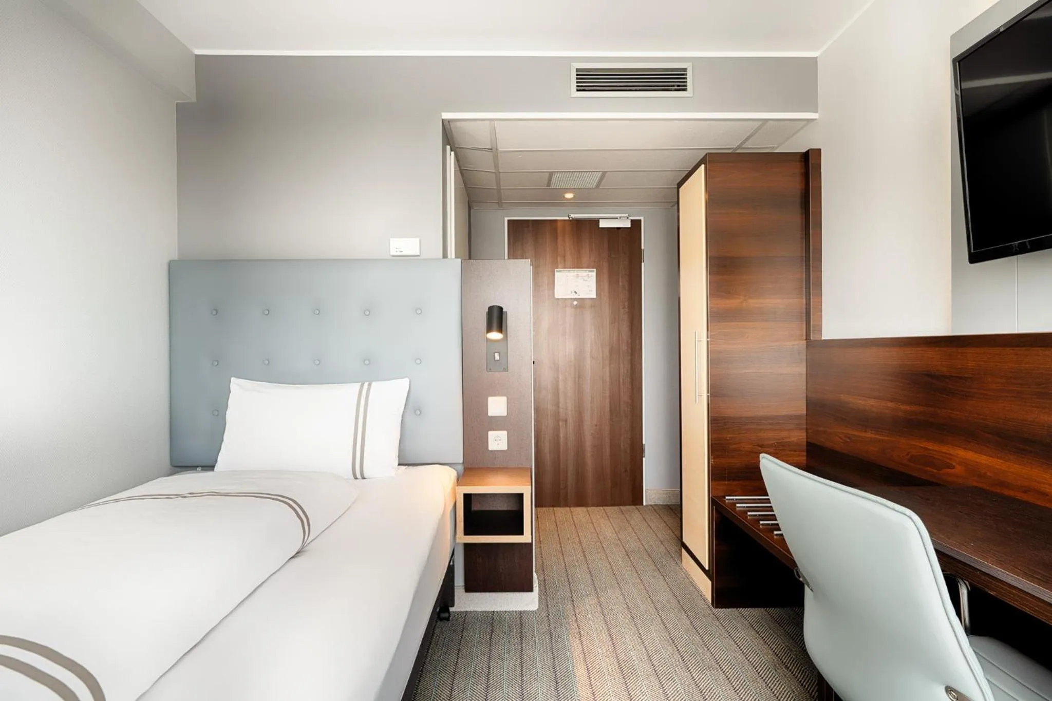 Standard Single Room in Premier Inn Berlin City Süd