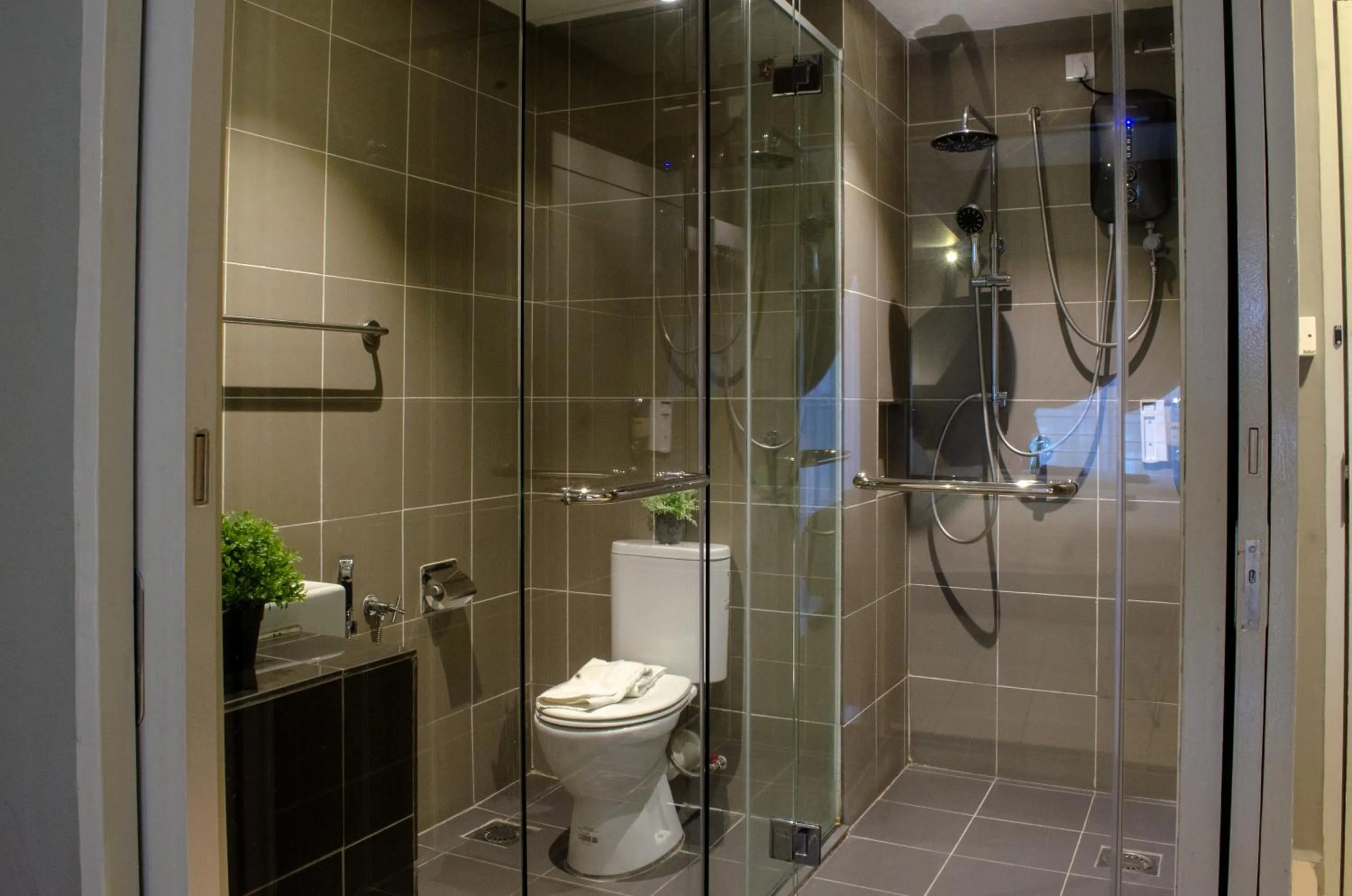 Toilet in Aeropod Suites by Calvin