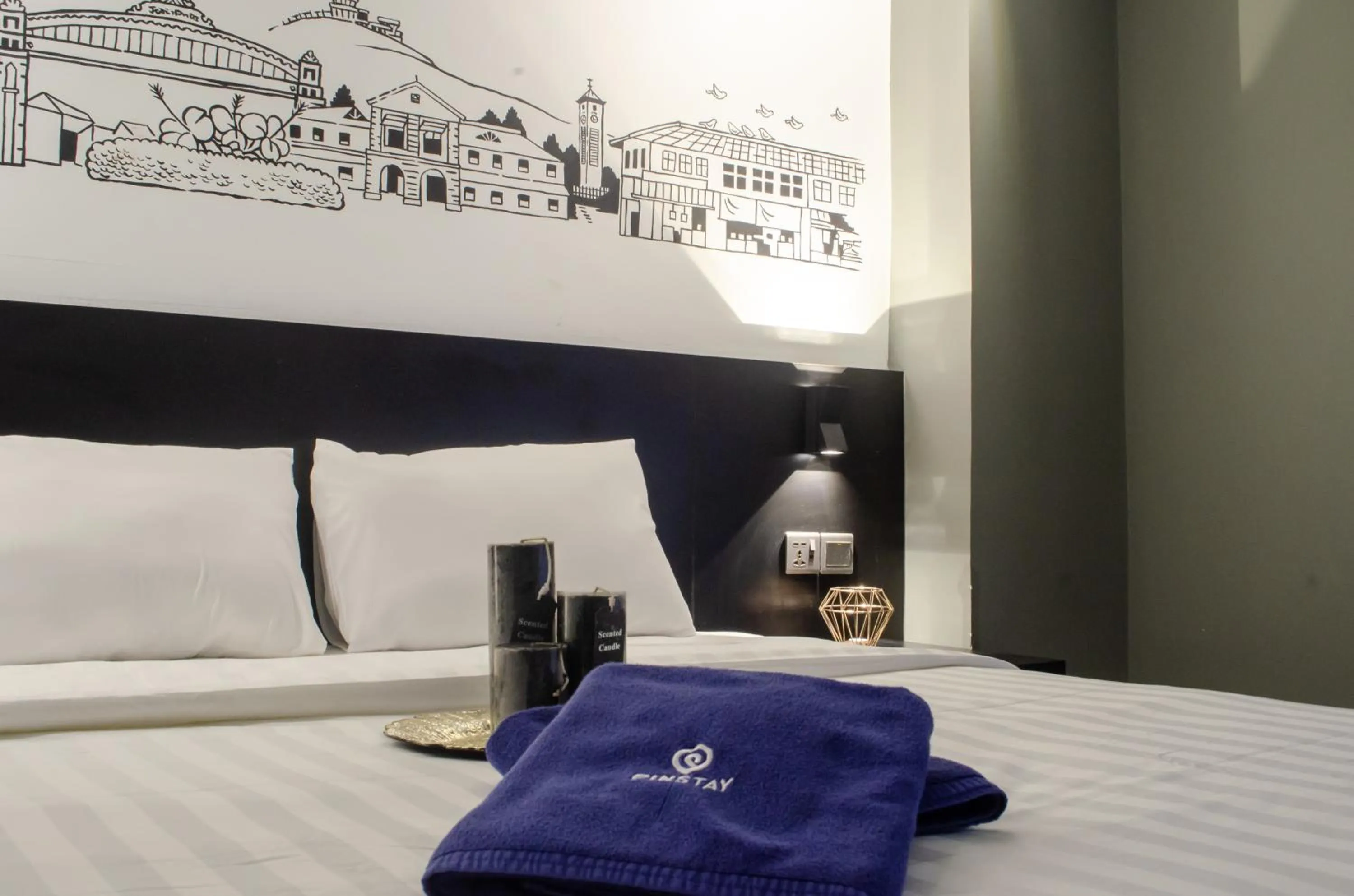 Bed in Aeropod Suites by Calvin