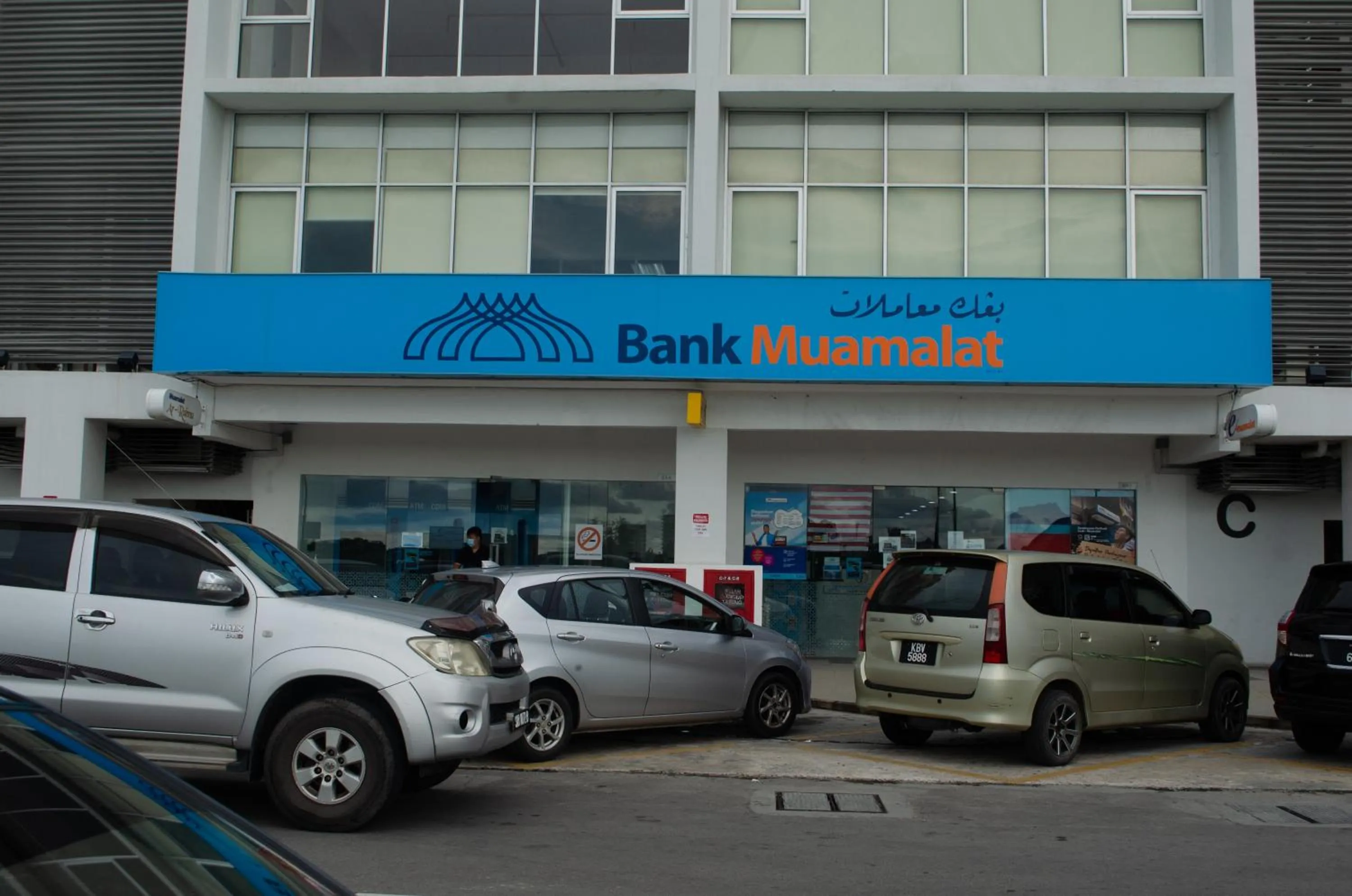 Parking in Aeropod Suites by Calvin