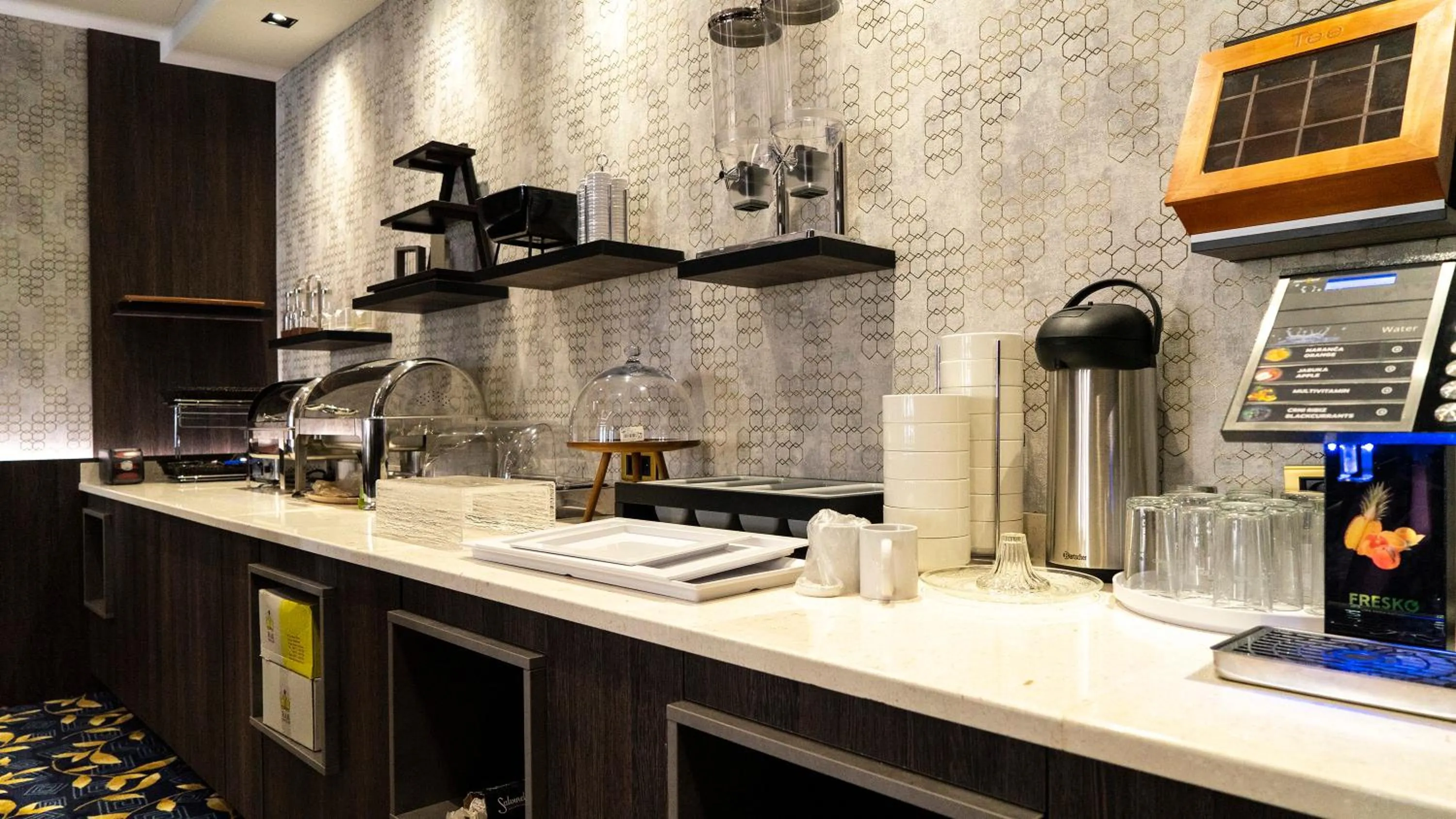 Restaurant/places to eat in Hotel Pasha