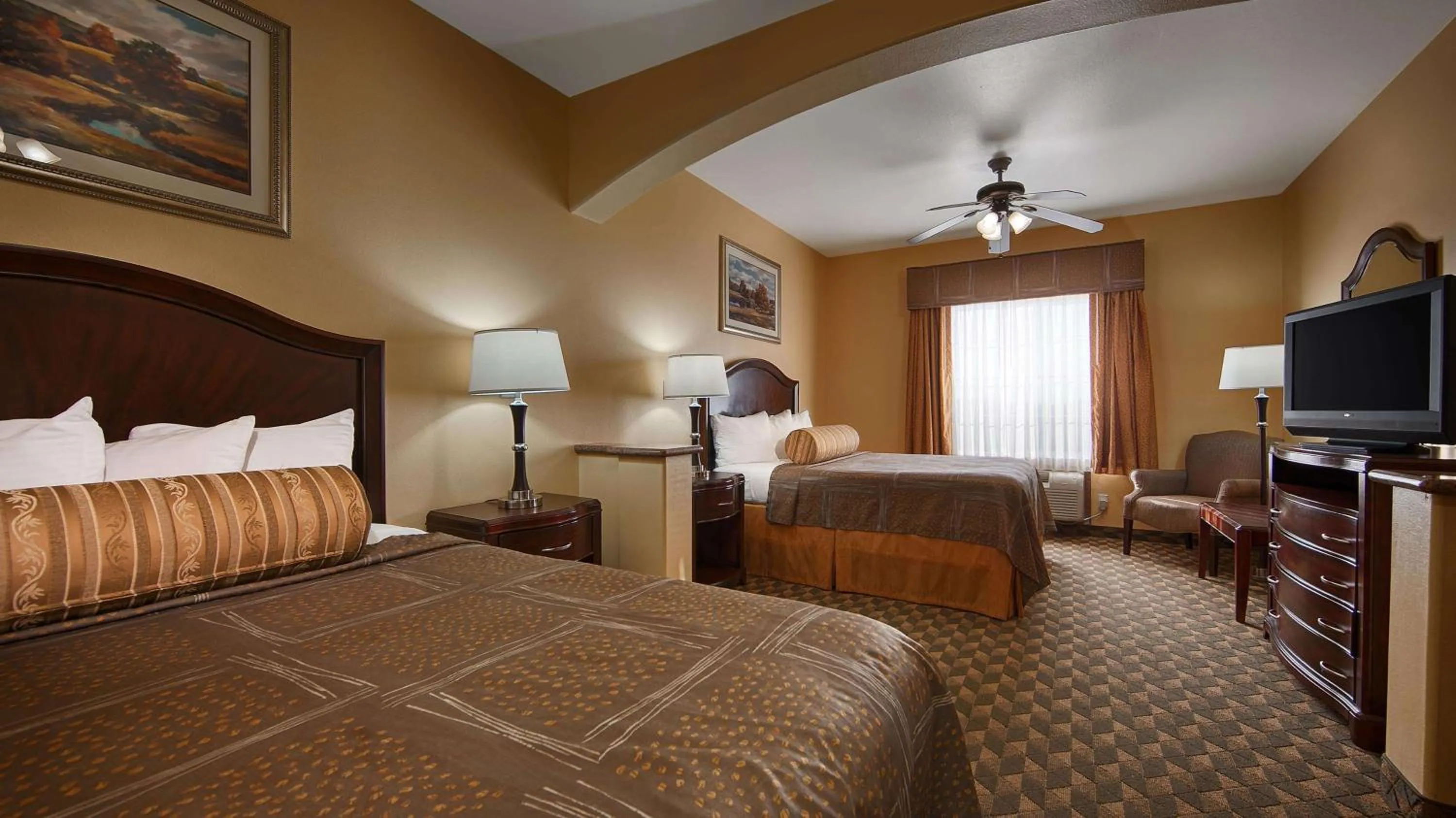 Photo of the whole room, Bed in Best Western Plus Manvel Inn & Suites