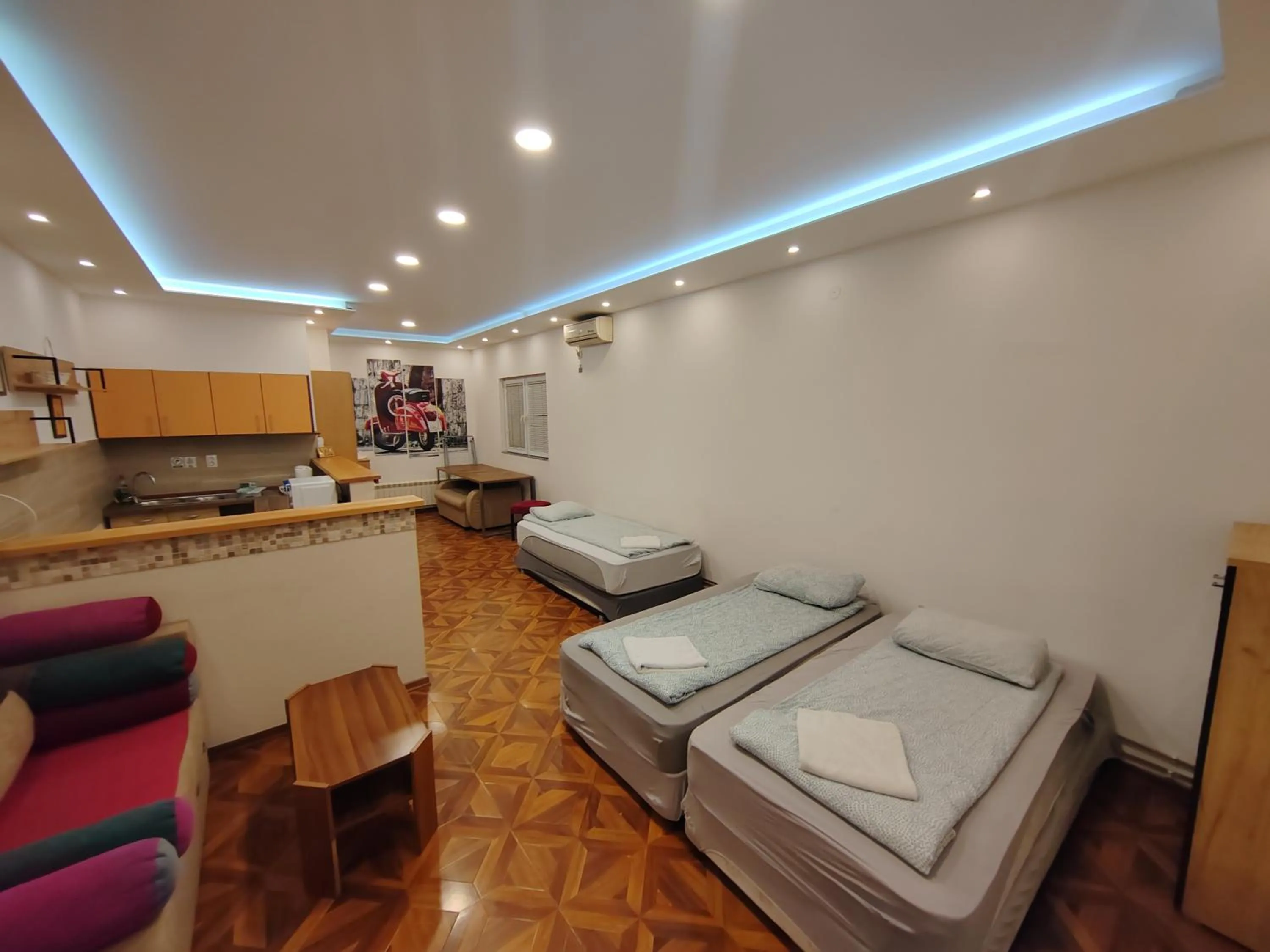 Photo of the whole room, Bed in MAGENTA Apartments