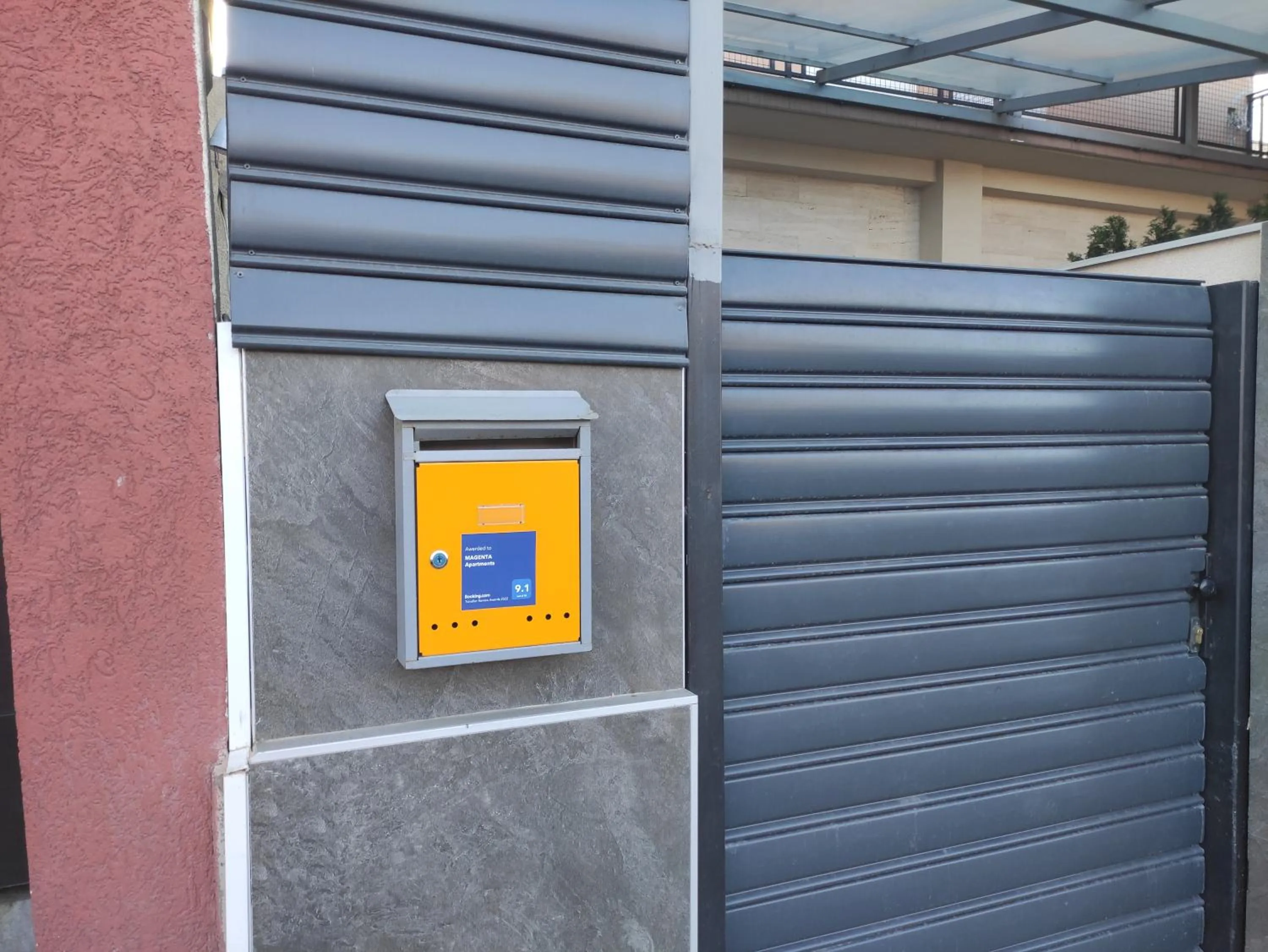 Facade/entrance in MAGENTA Apartments
