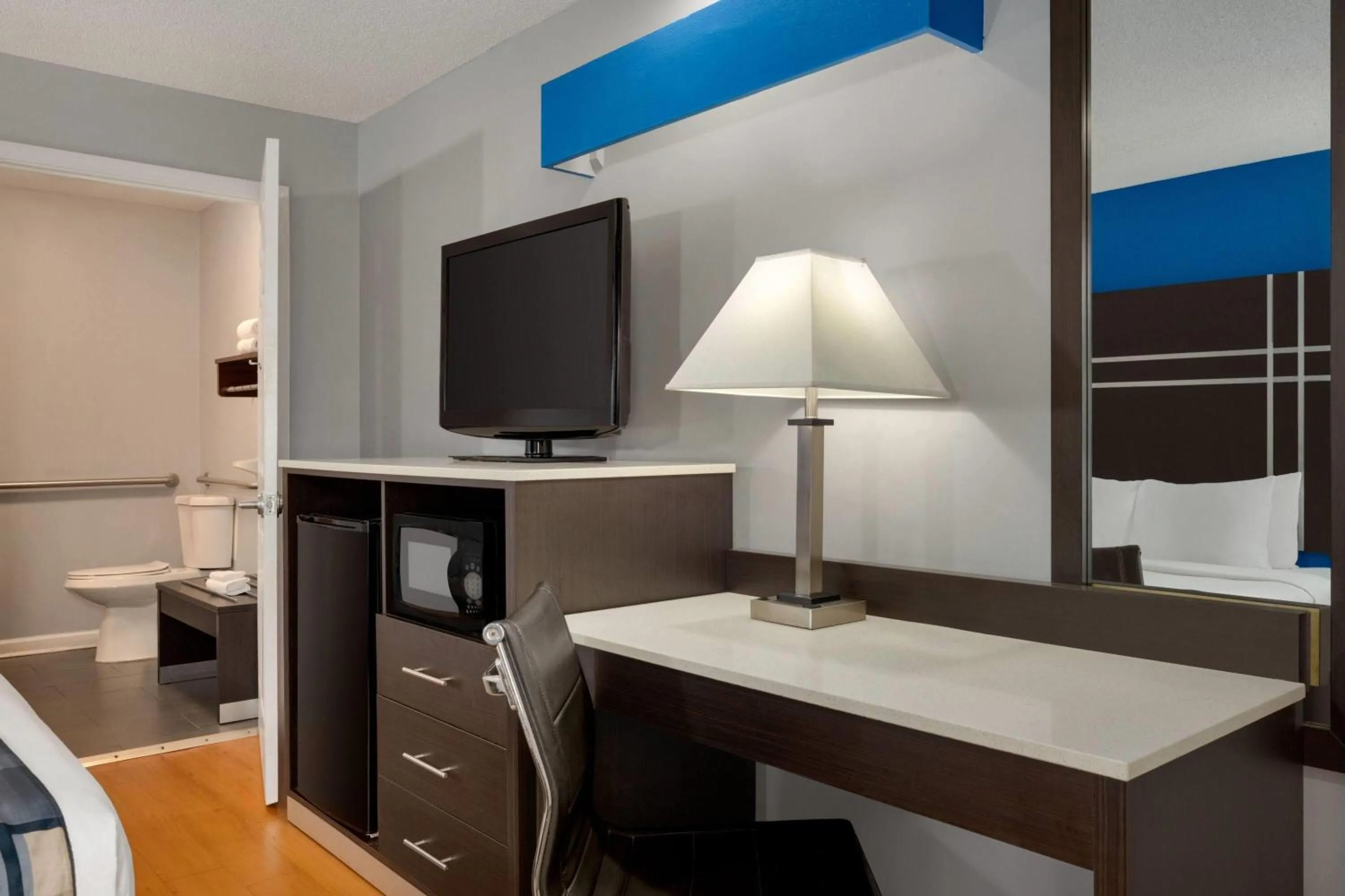 Photo of the whole room in Baymont by Wyndham Albany at Albany Mall