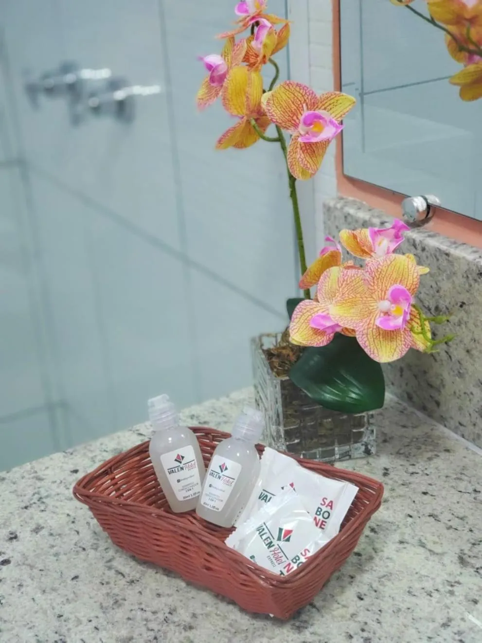Bathroom in Valen Porto Hotel São Luís
