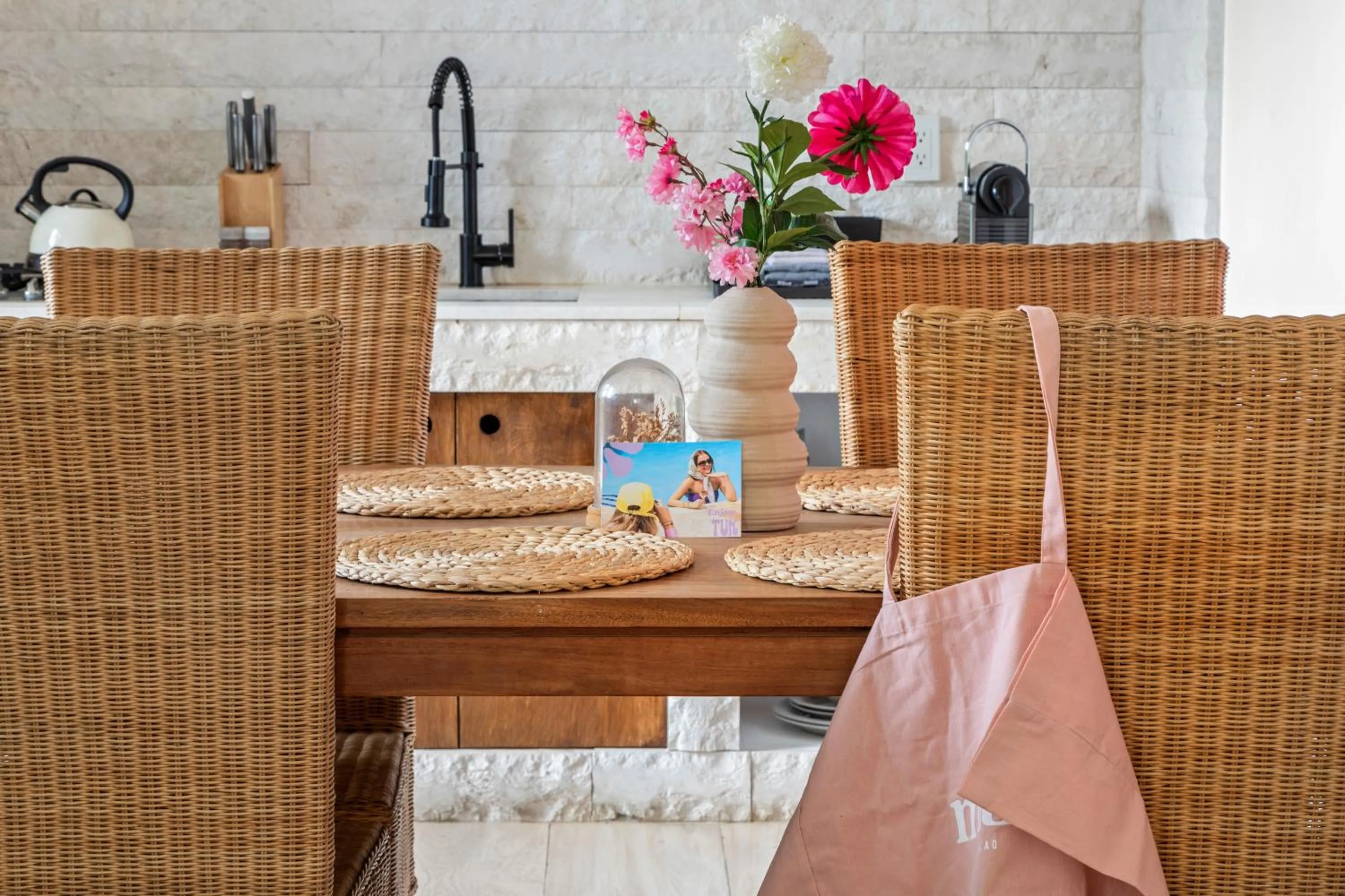 Dining area in TUK Tropical Boutique Resort Jan Thiel