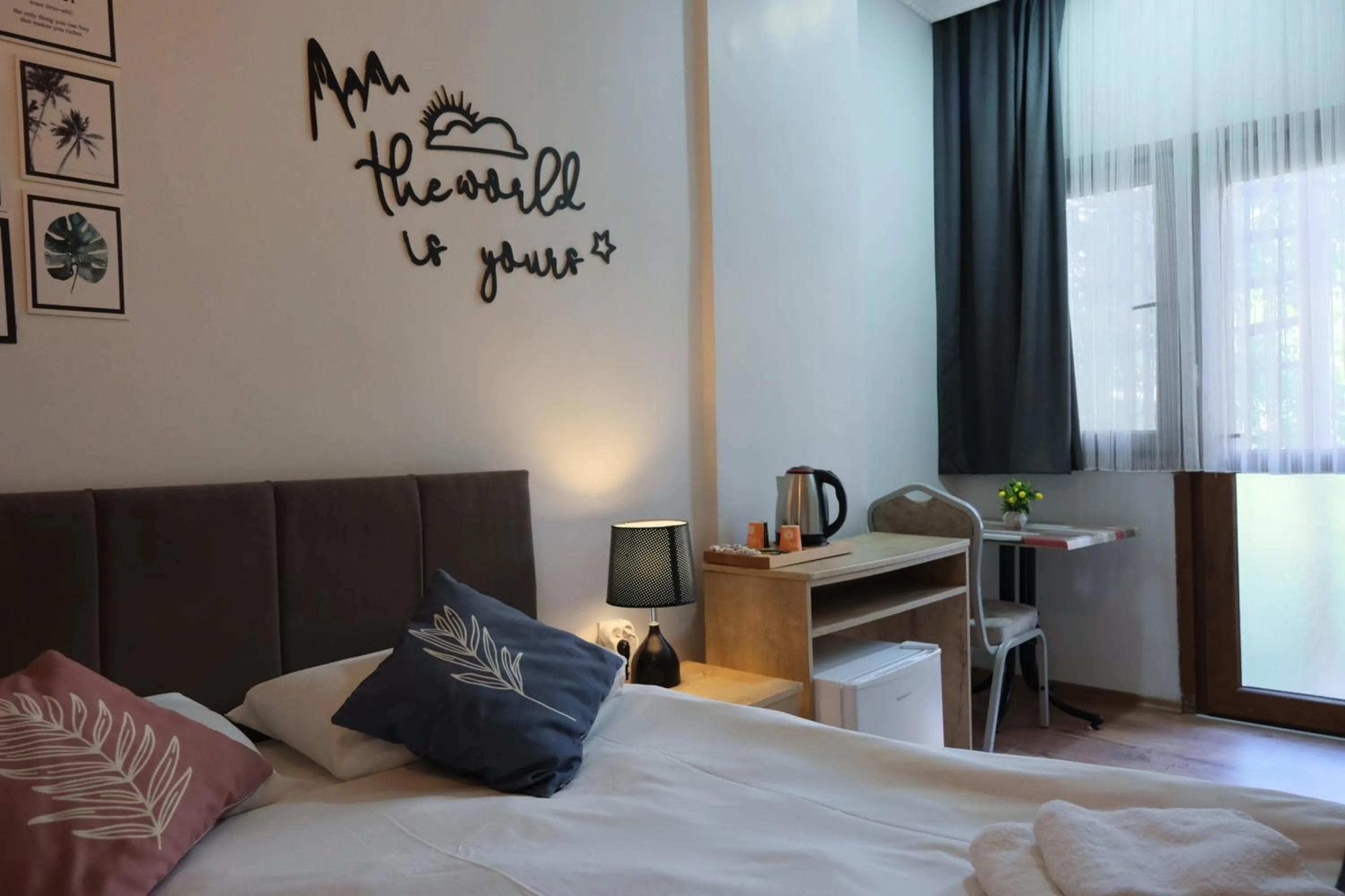 Photo of the whole room, Bed in Kondoskali Hotel