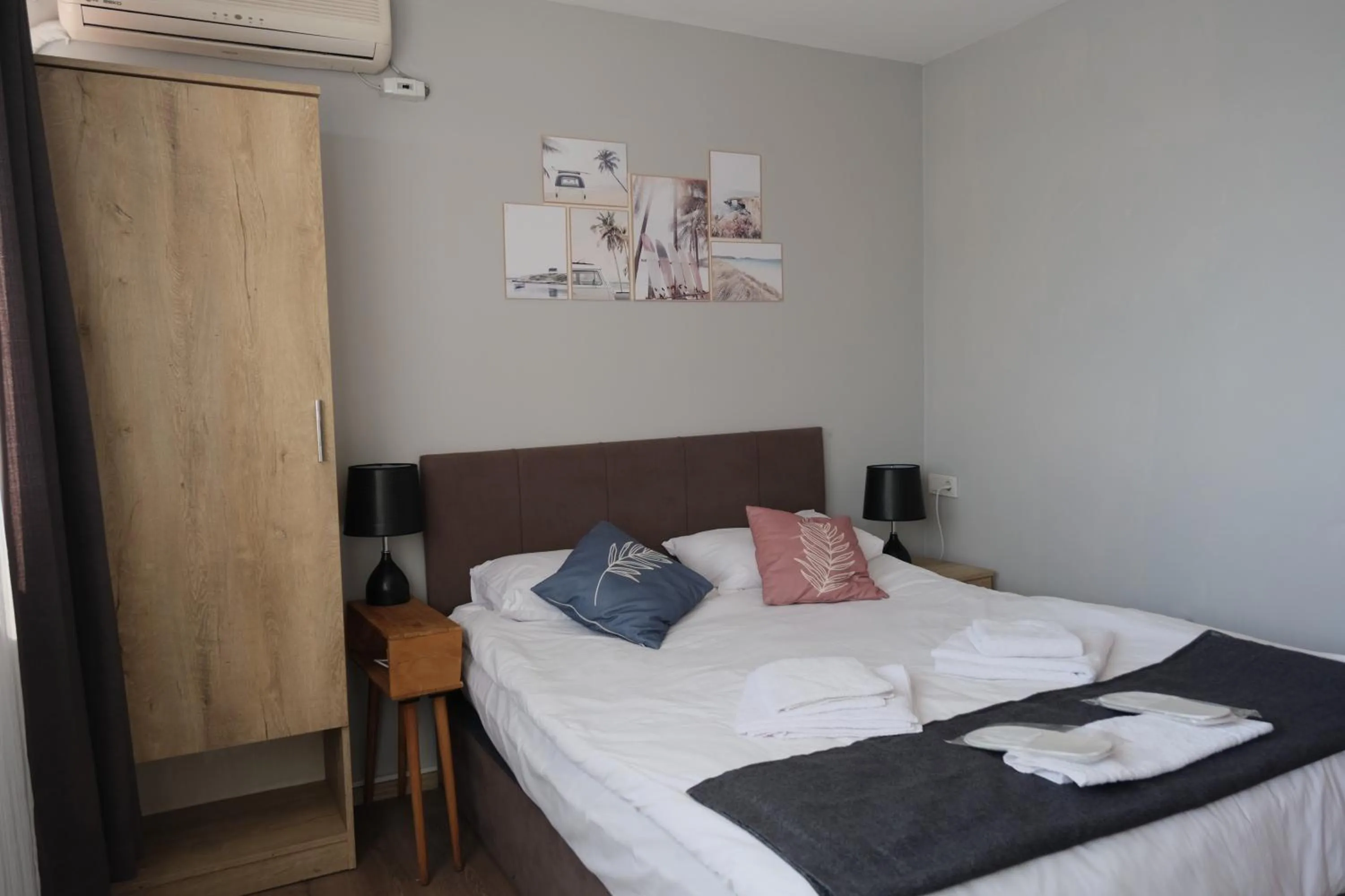 Bed in Kondoskali Hotel