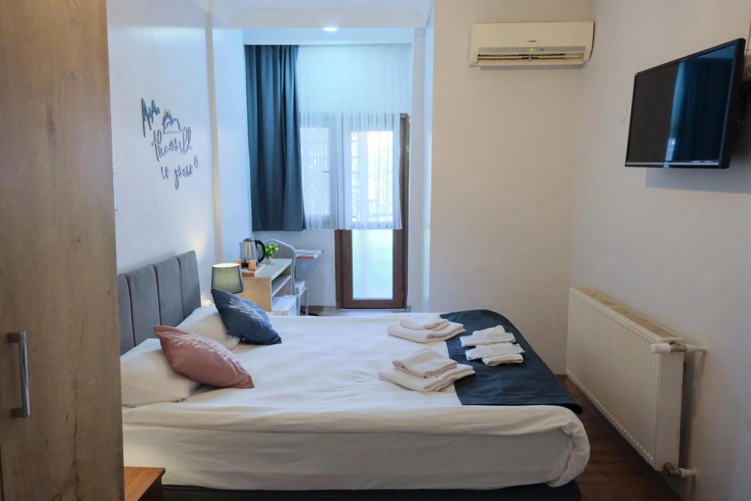 Photo of the whole room, Bed in Kondoskali Hotel