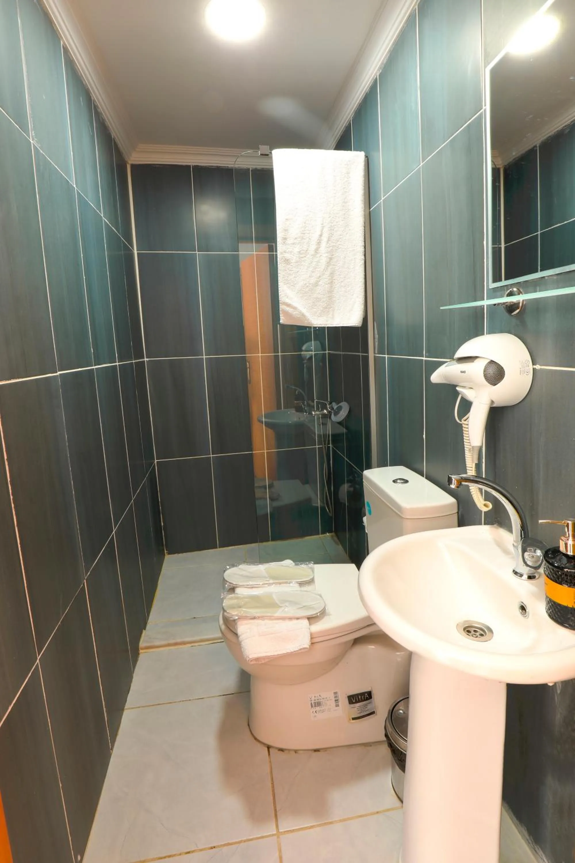 Bathroom in Kondoskali Hotel