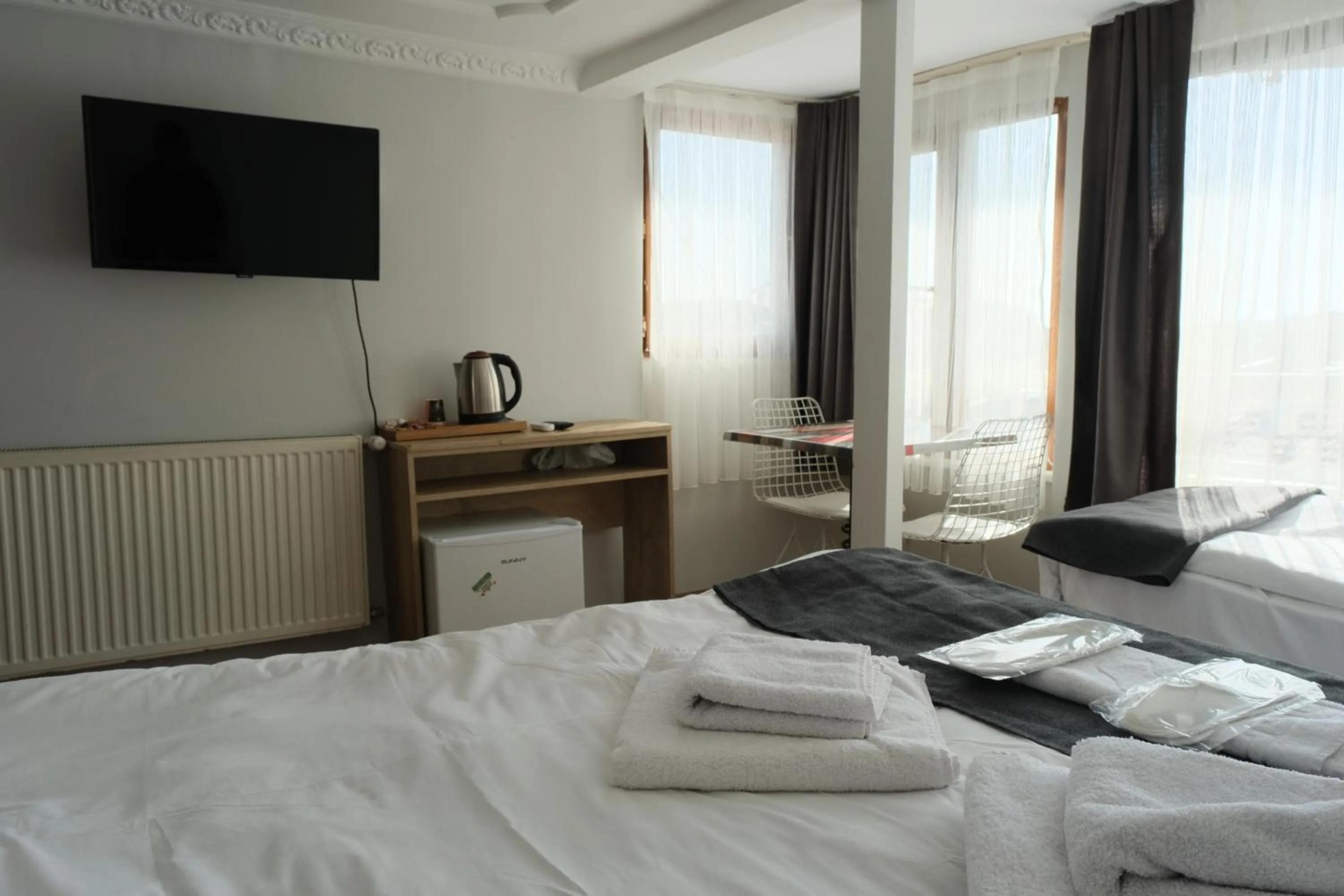 TV and multimedia, Bed in Kondoskali Hotel