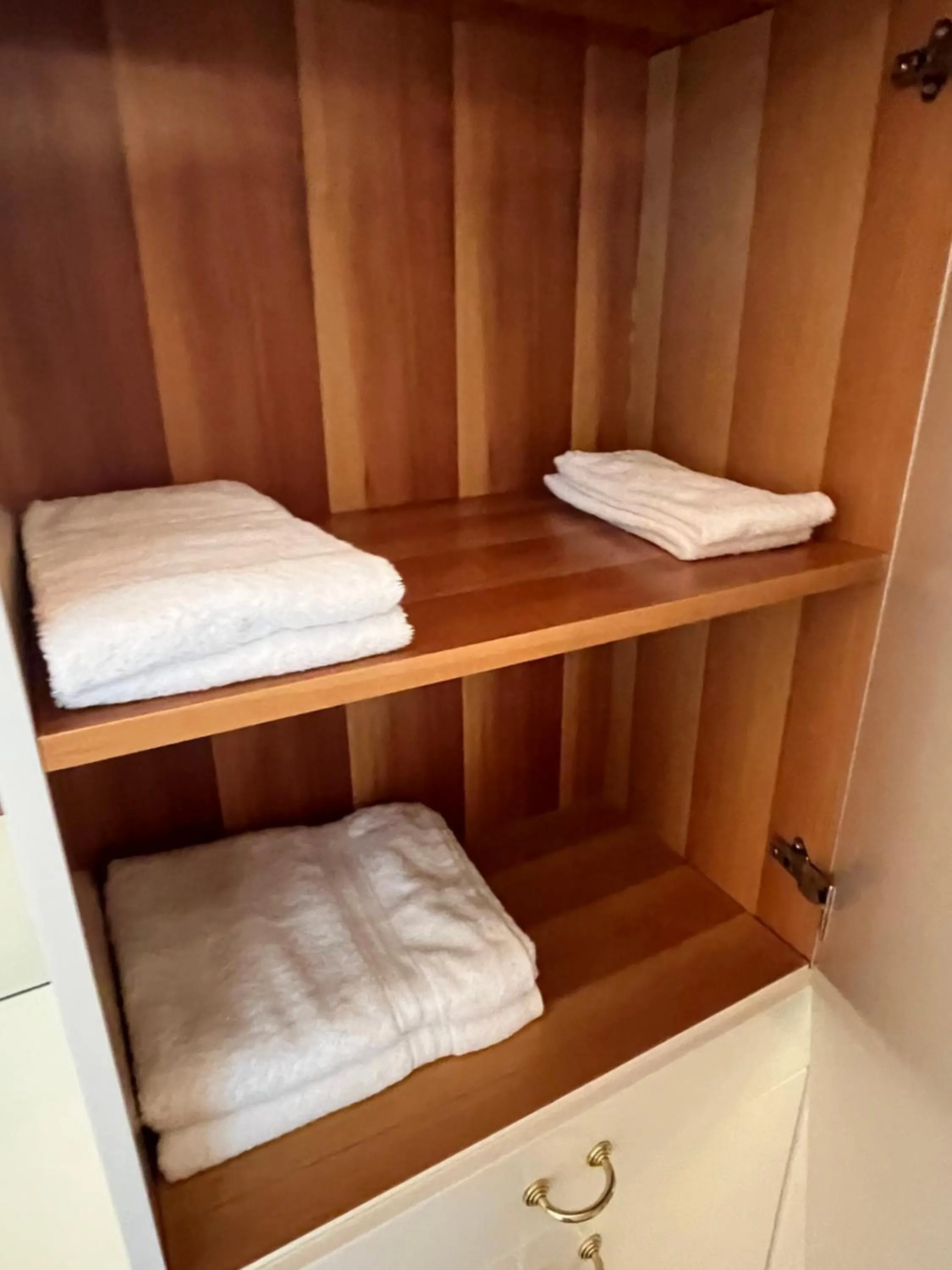 towels, Bed in Villa Mirosa