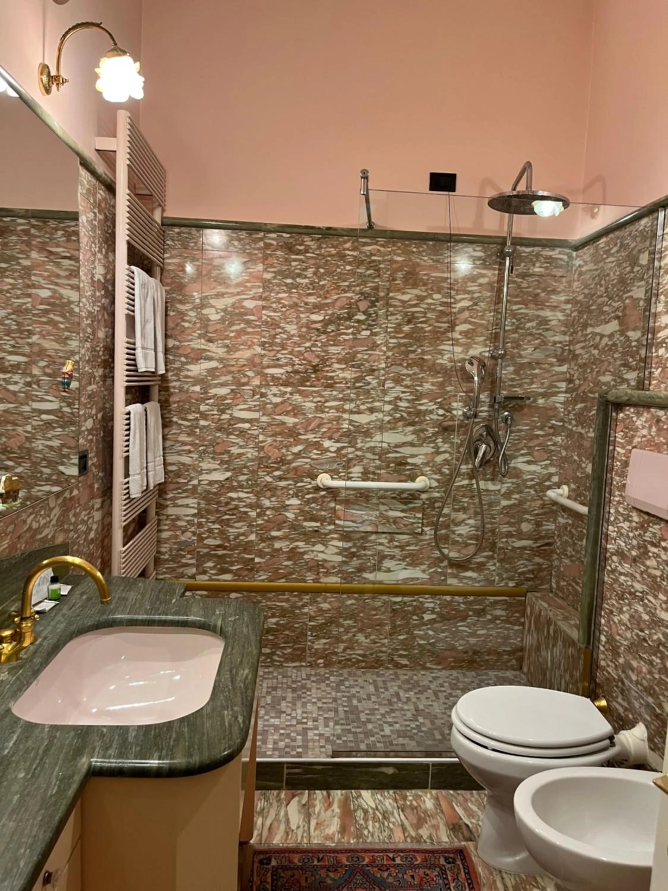 Shower in Villa Mirosa
