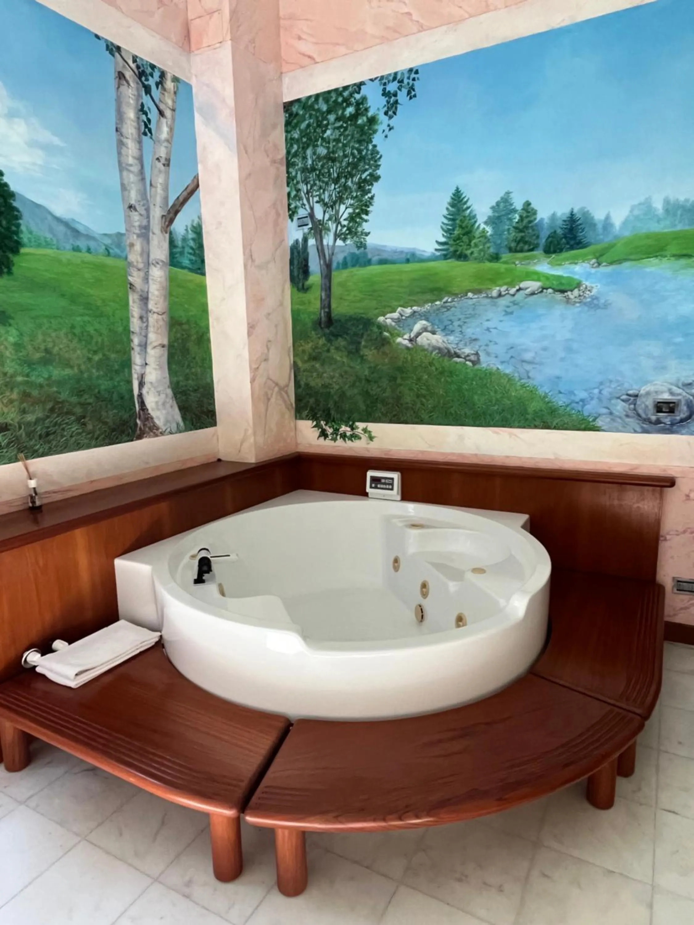 Hot Tub in Villa Mirosa