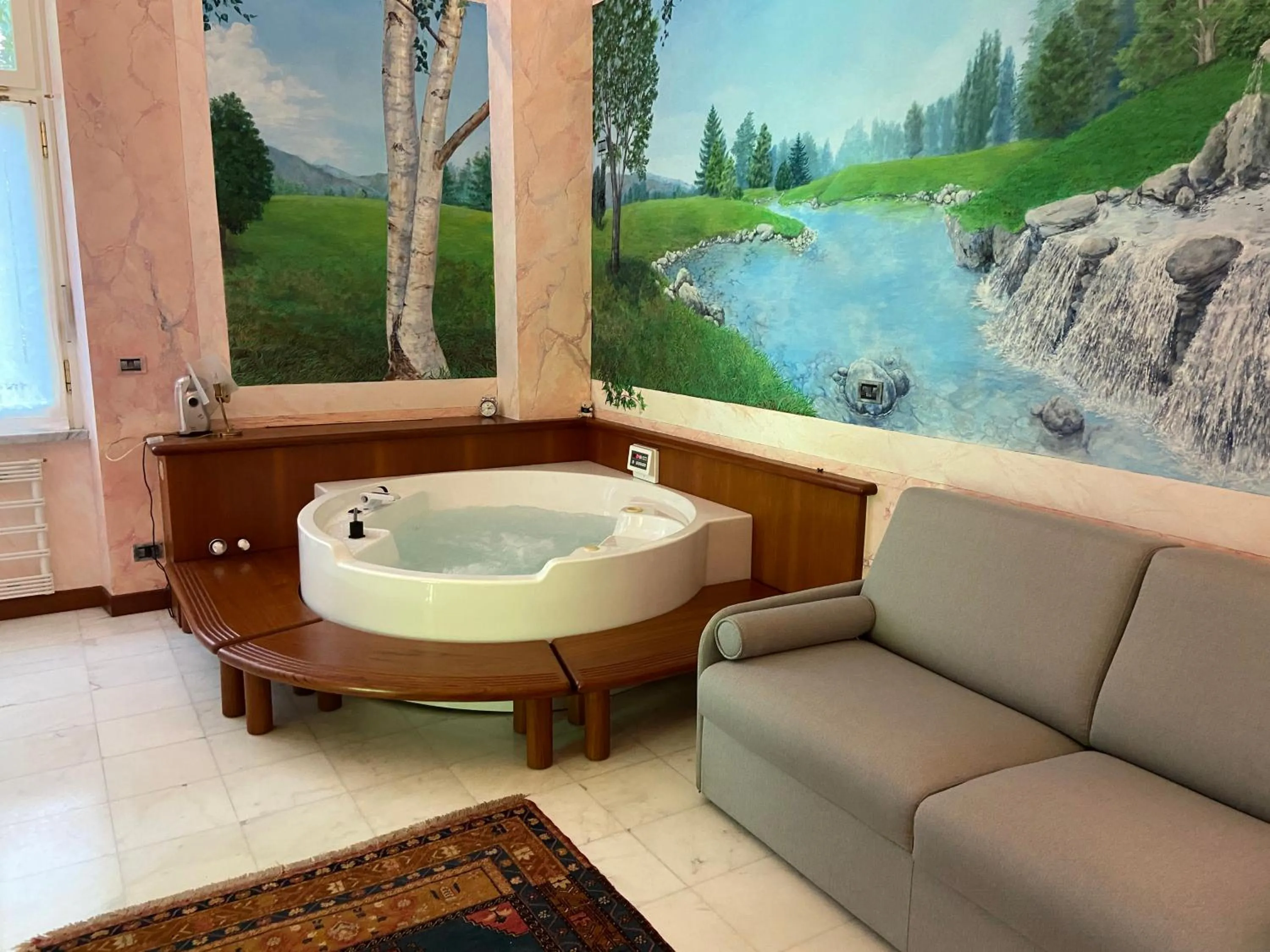 Hot Tub in Villa Mirosa