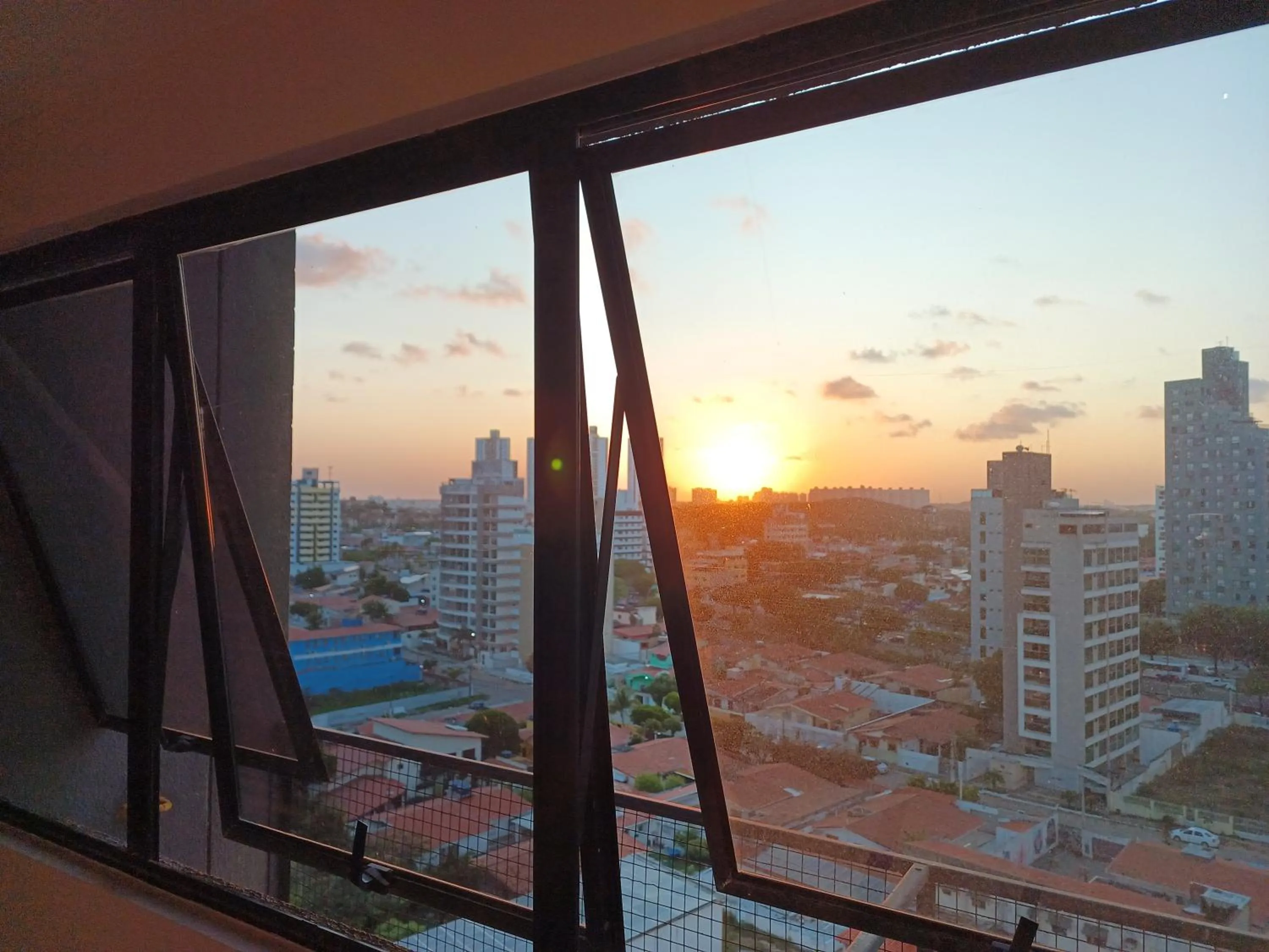 Sunset in Natal Plaza requinte, conforto e vista para o mar