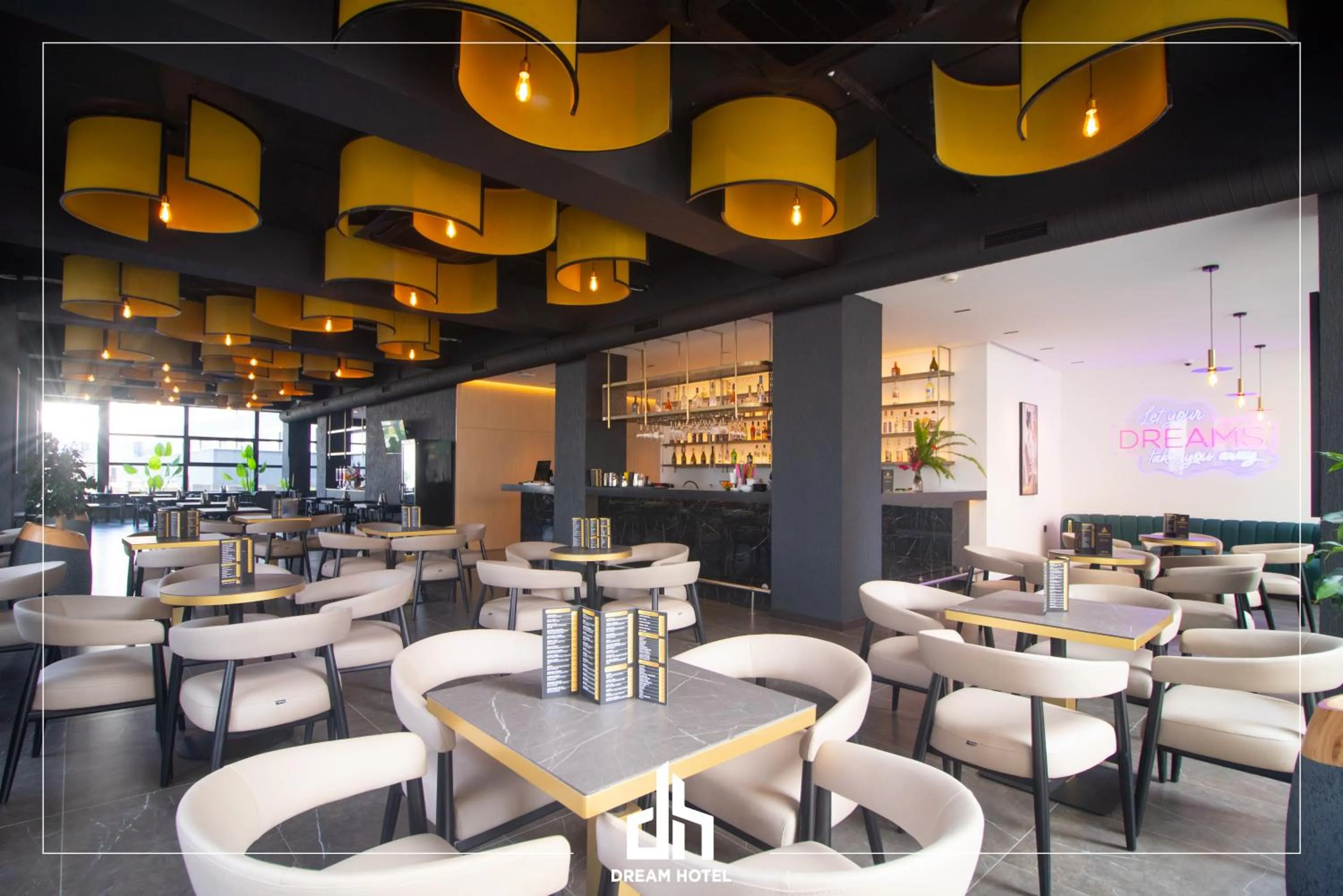 Lounge or bar in DREAM APARTMENTS Saranda