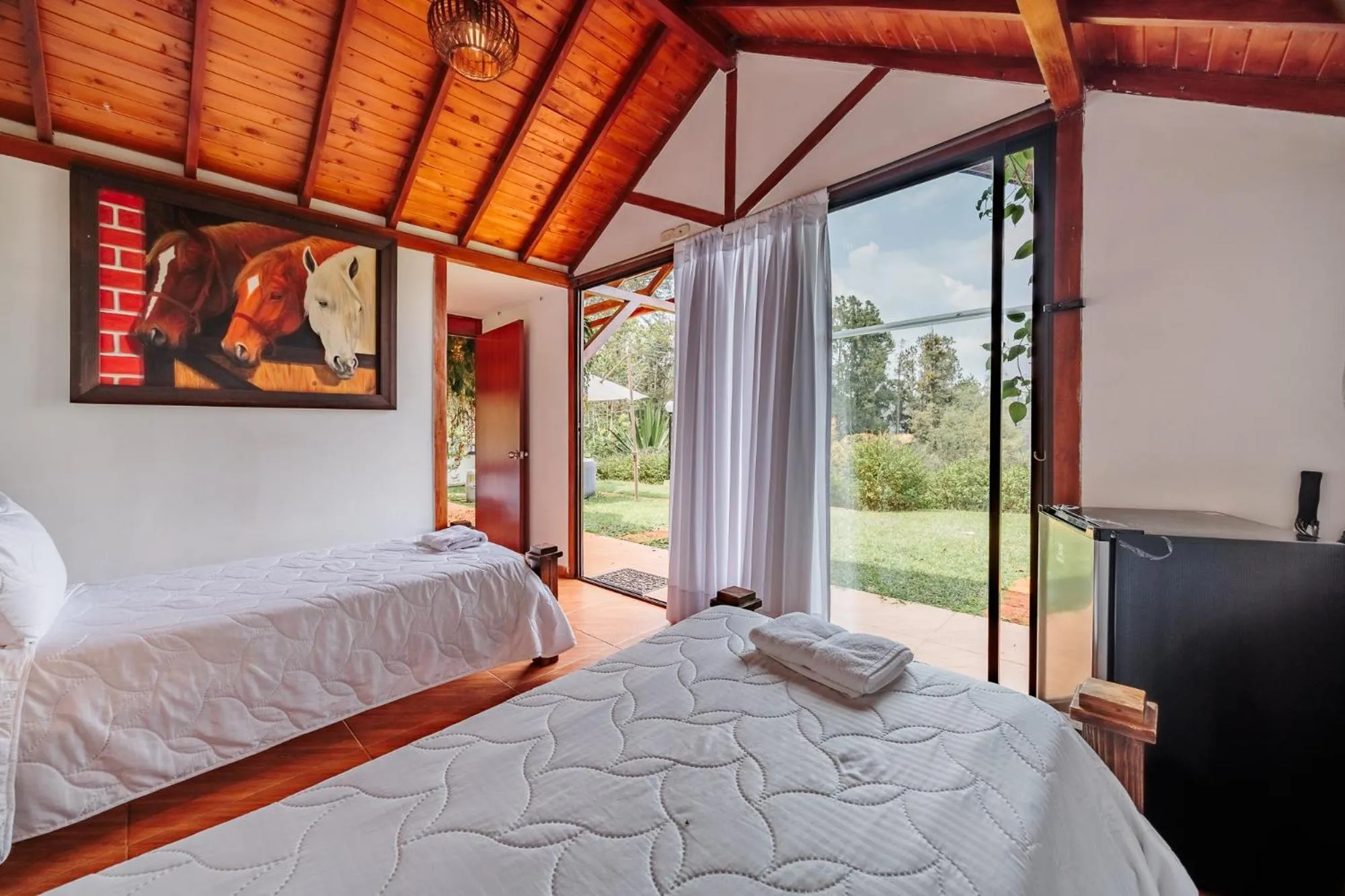 Bed in Pietrasanta hotel campestre frente a la represa del Peñol y Guatape