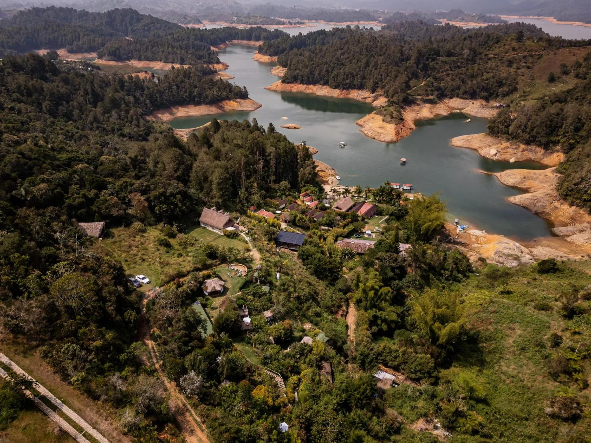 Bird's eye view in Pietrasanta hotel campestre frente a la represa del Peñol y Guatape