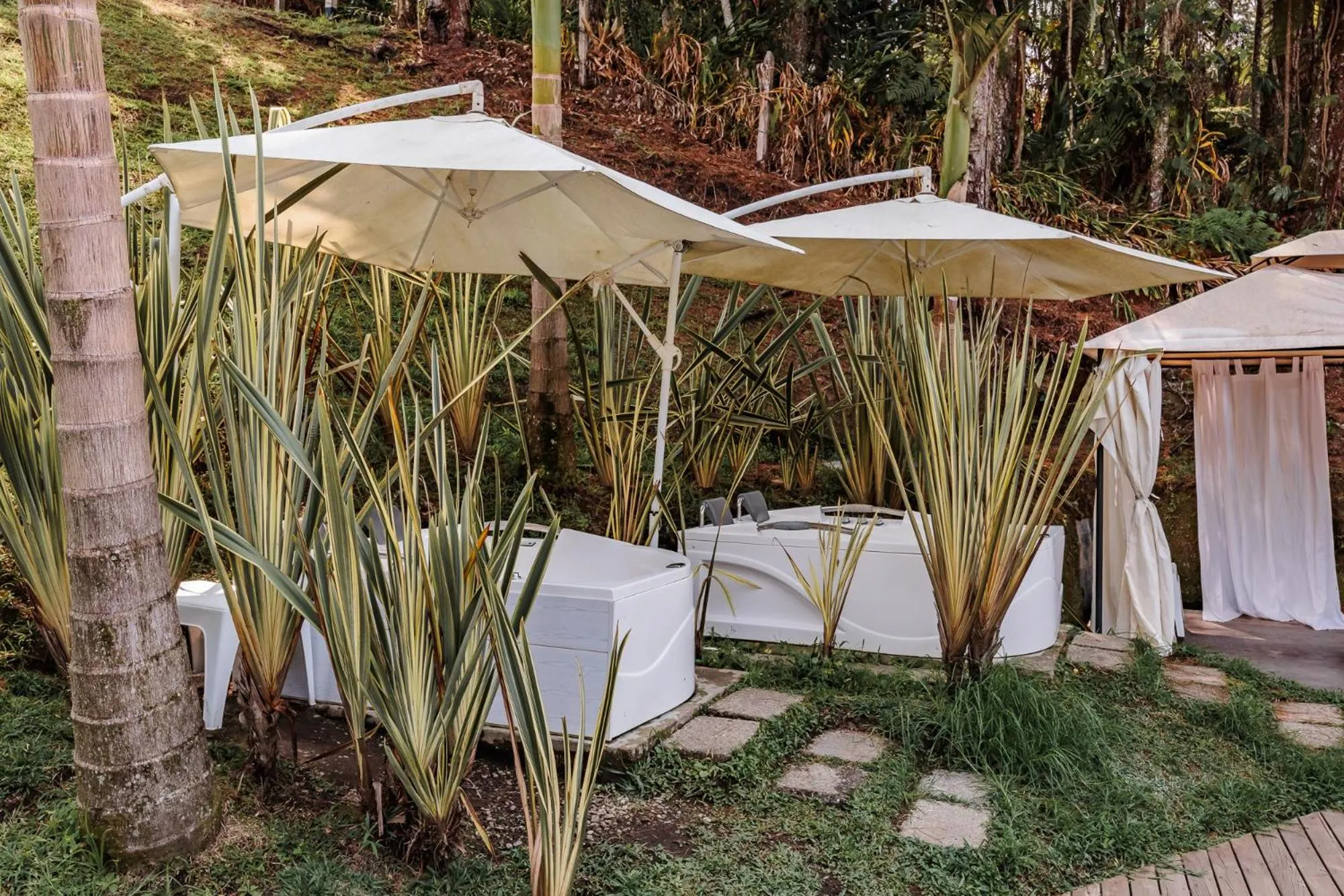 Hot Tub in Pietrasanta hotel campestre frente a la represa del Peñol y Guatape