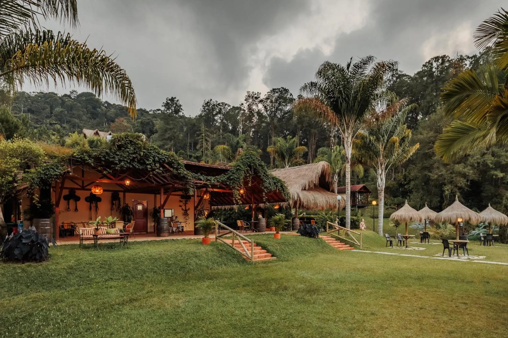 Property building in Pietrasanta hotel campestre frente a la represa del Peñol y Guatape