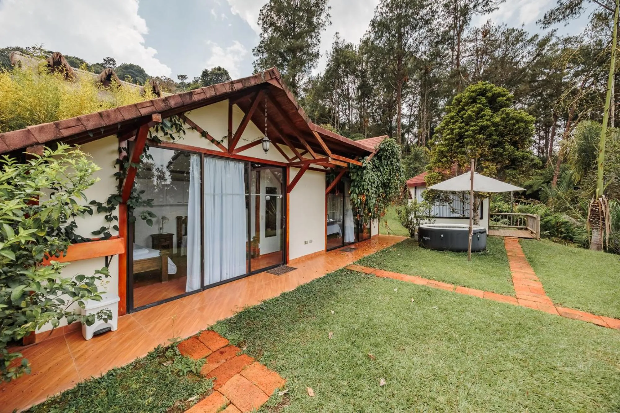 Natural landscape in Pietrasanta hotel campestre frente a la represa del Peñol y Guatape