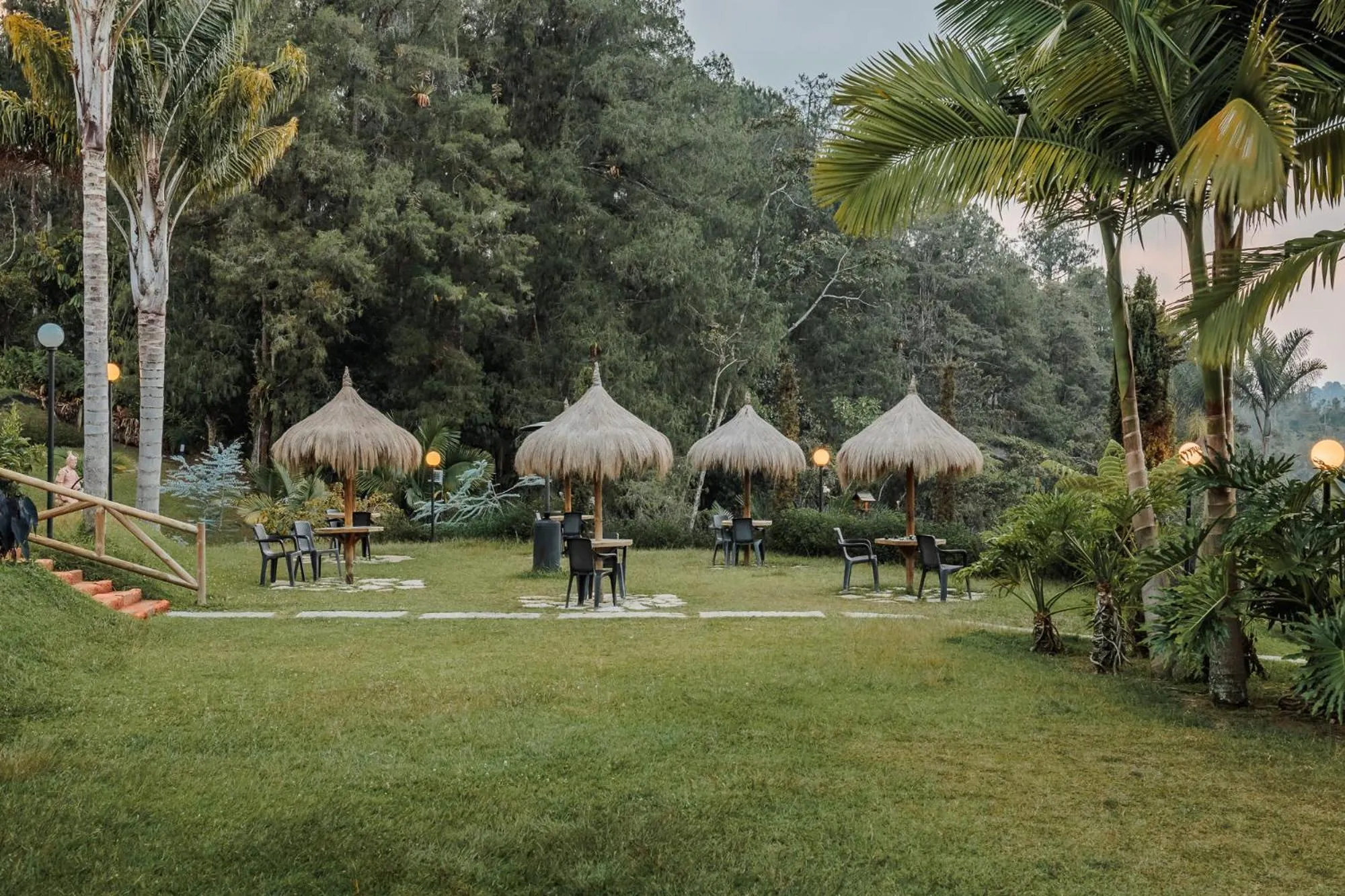 Patio in Pietrasanta hotel campestre frente a la represa del Peñol y Guatape