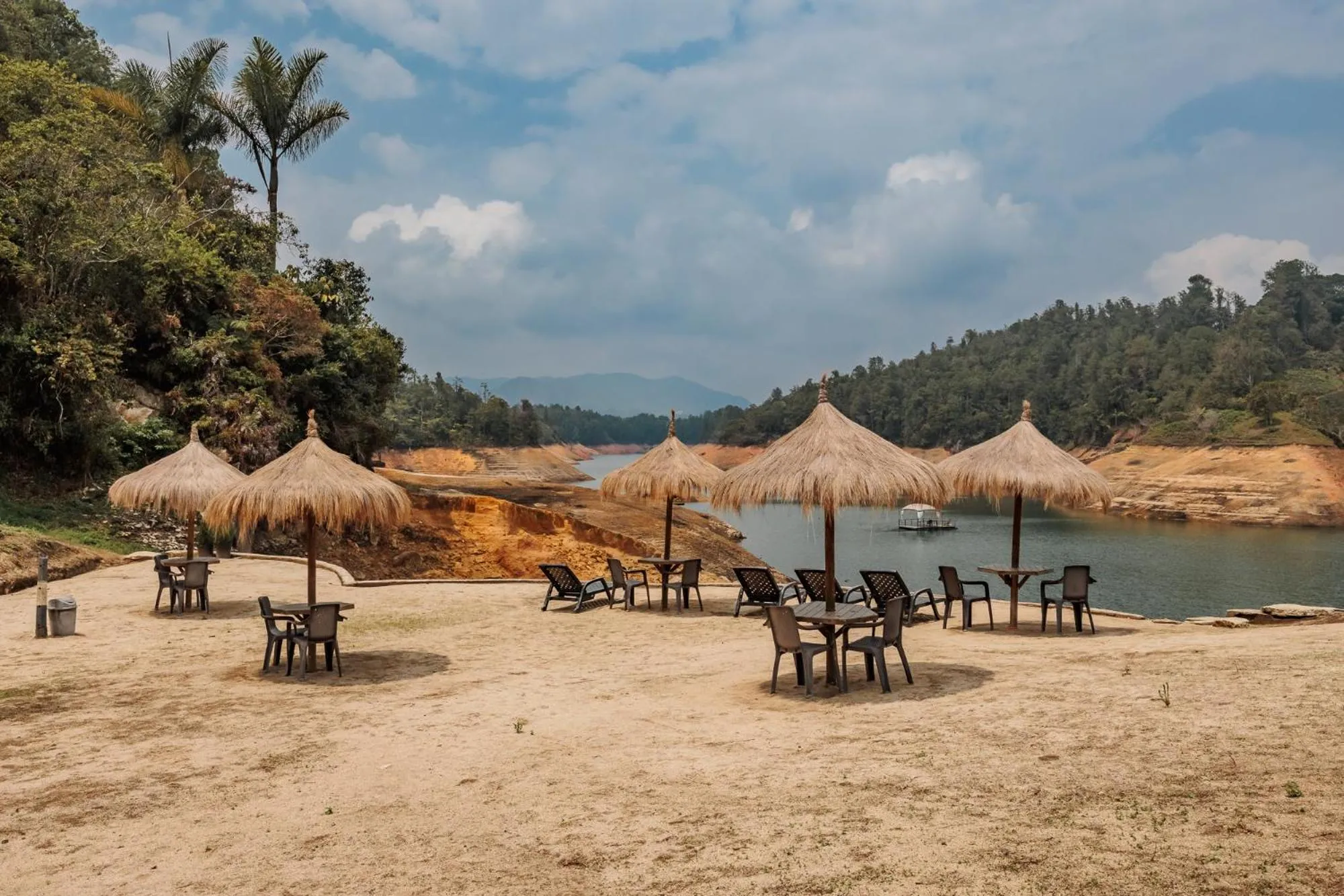 Natural landscape in Pietrasanta hotel campestre frente a la represa del Peñol y Guatape