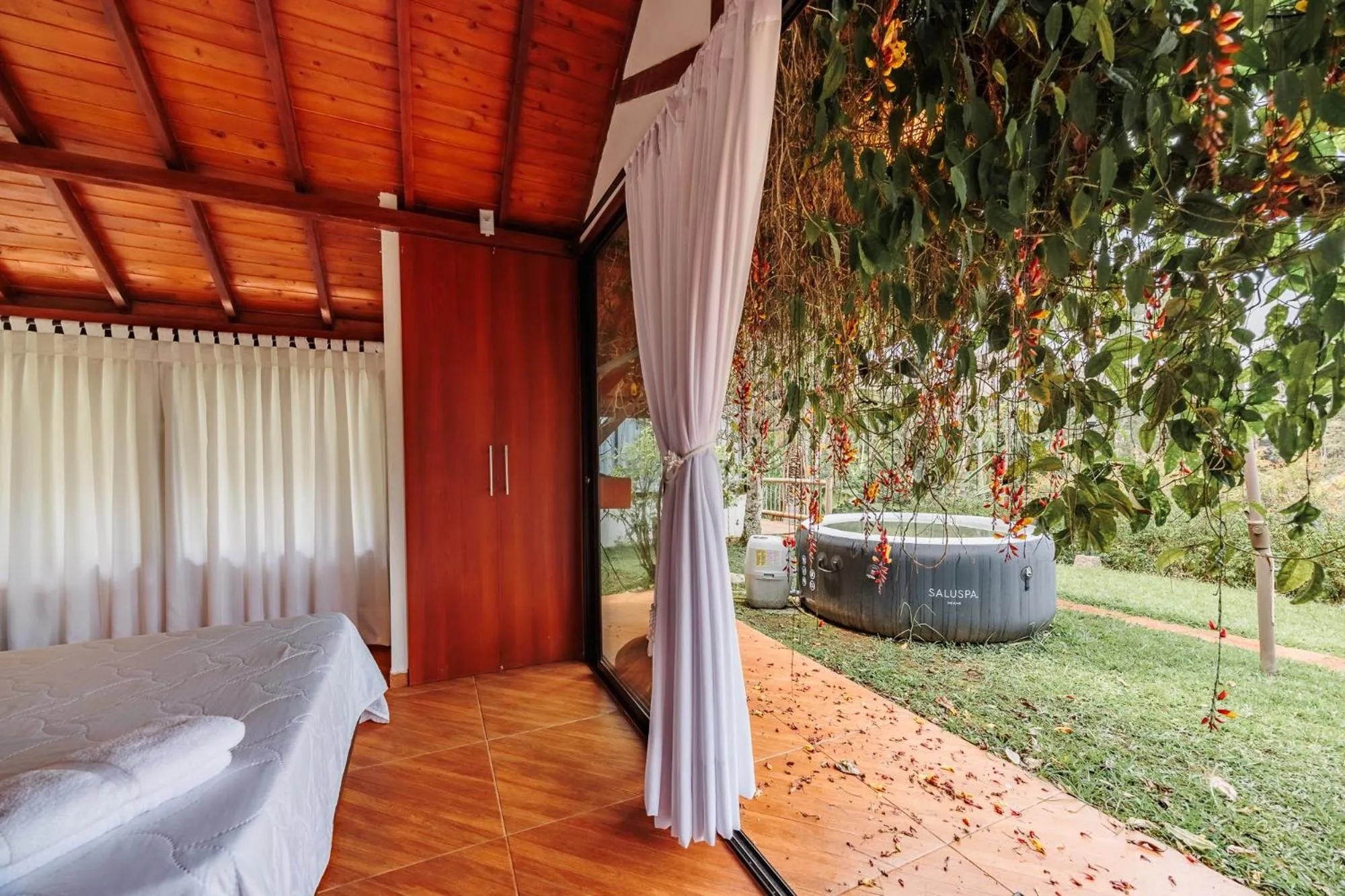 Patio in Pietrasanta hotel campestre frente a la represa del Peñol y Guatape