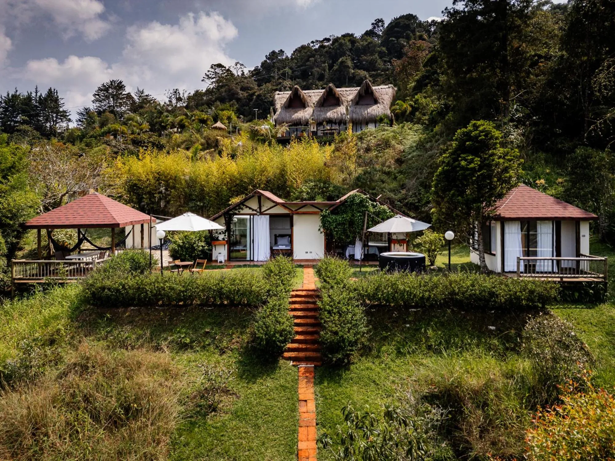 Natural landscape in Pietrasanta hotel campestre frente a la represa del Peñol y Guatape