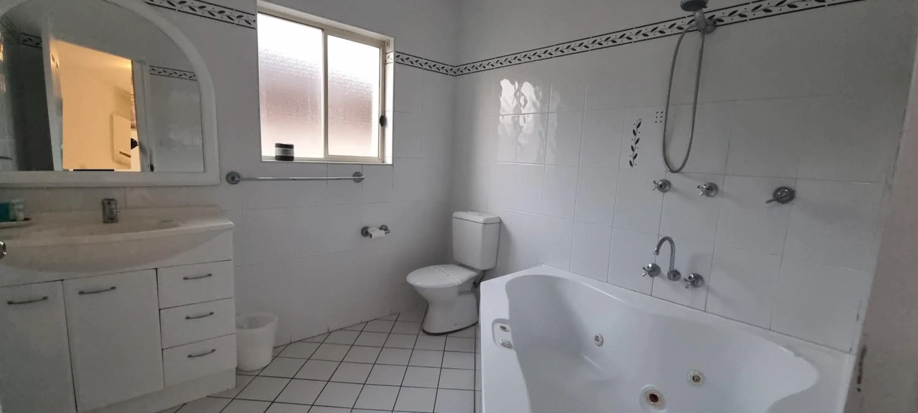 Shower in Ocean Parade Motel