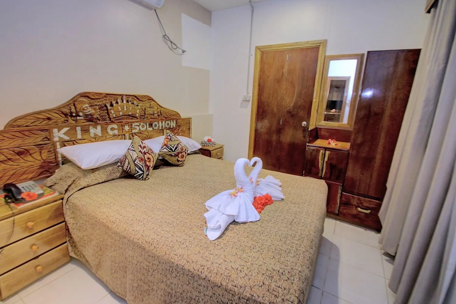 Bed in King Solomon Hotel