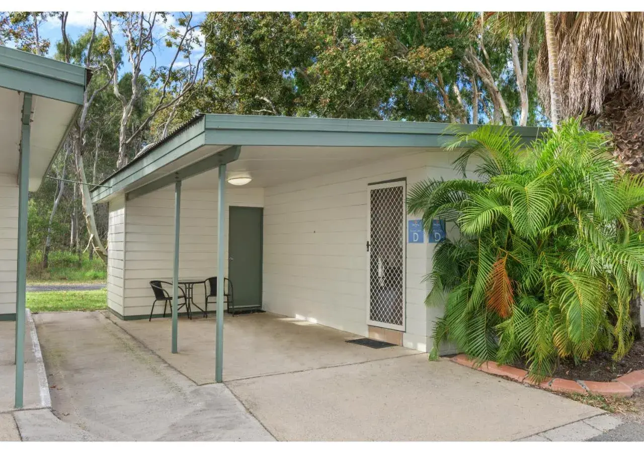 Economy Studio Unit (External Ensuite) in Discovery Parks - Tannum Sands Economy Studio Unit (External Ensuite) in Discovery Parks - Tannum Sands