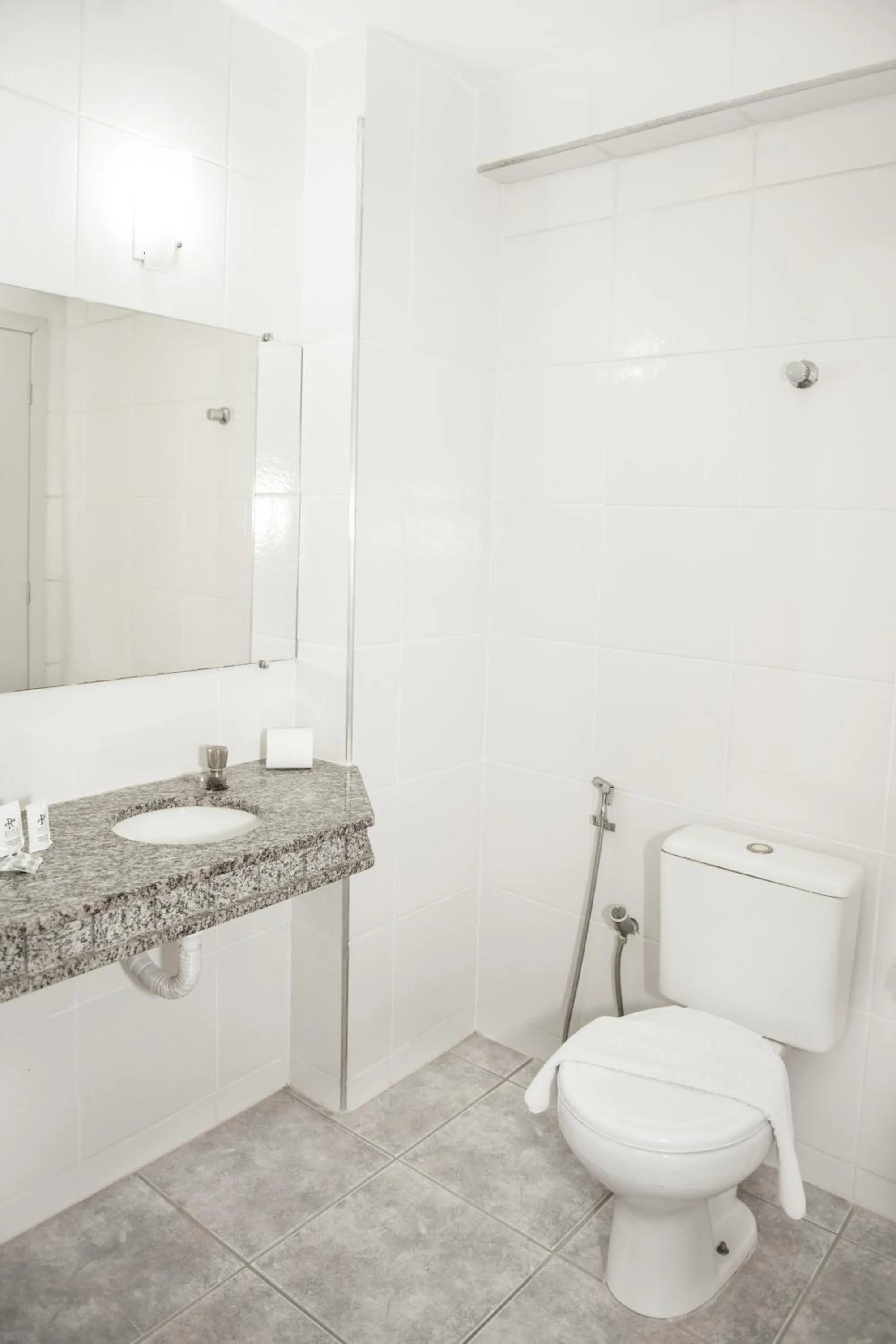 Shower in River Palace Hotel