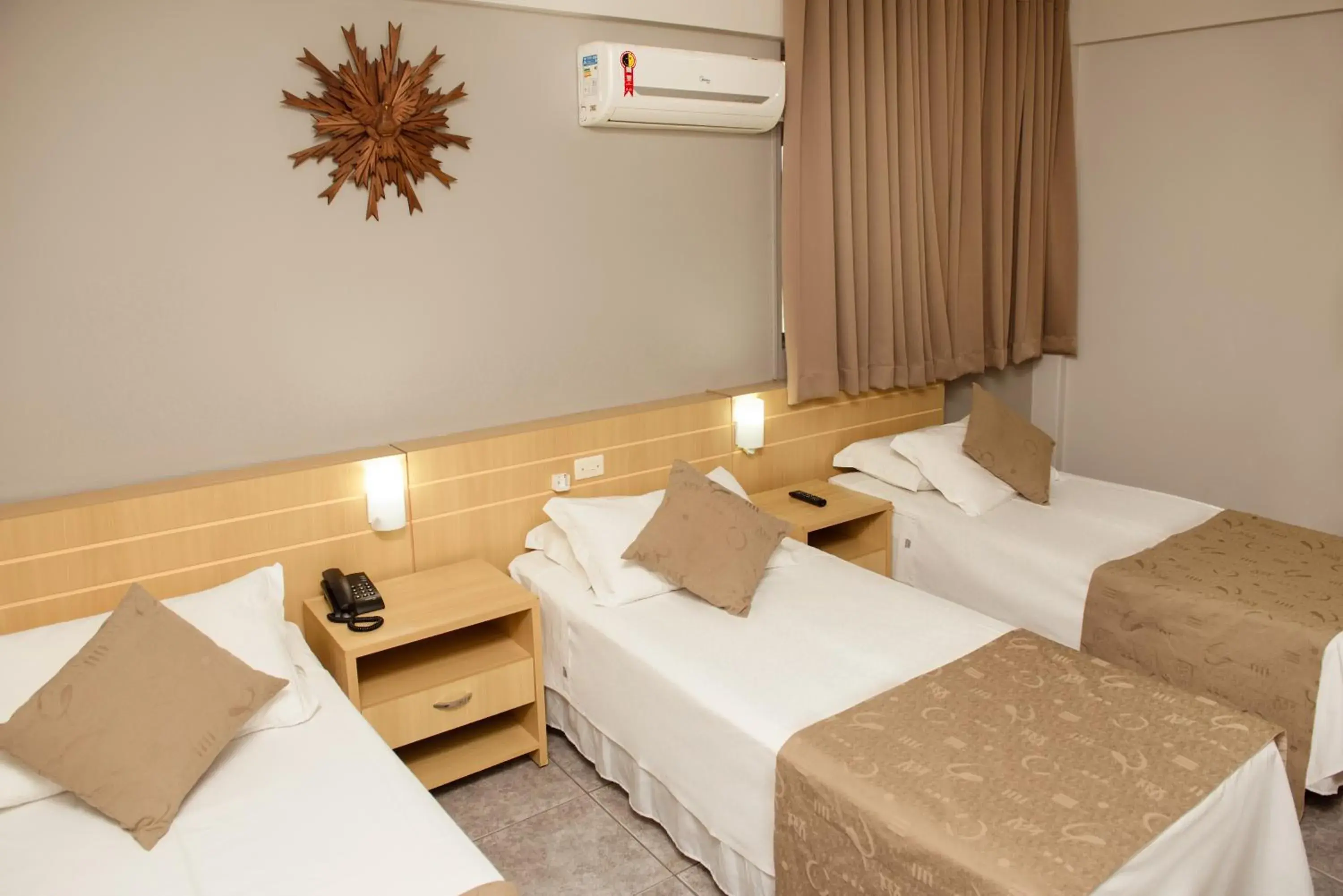 Luxury Triple Room in River Palace Hotel Luxury Triple Room in River Palace Hotel