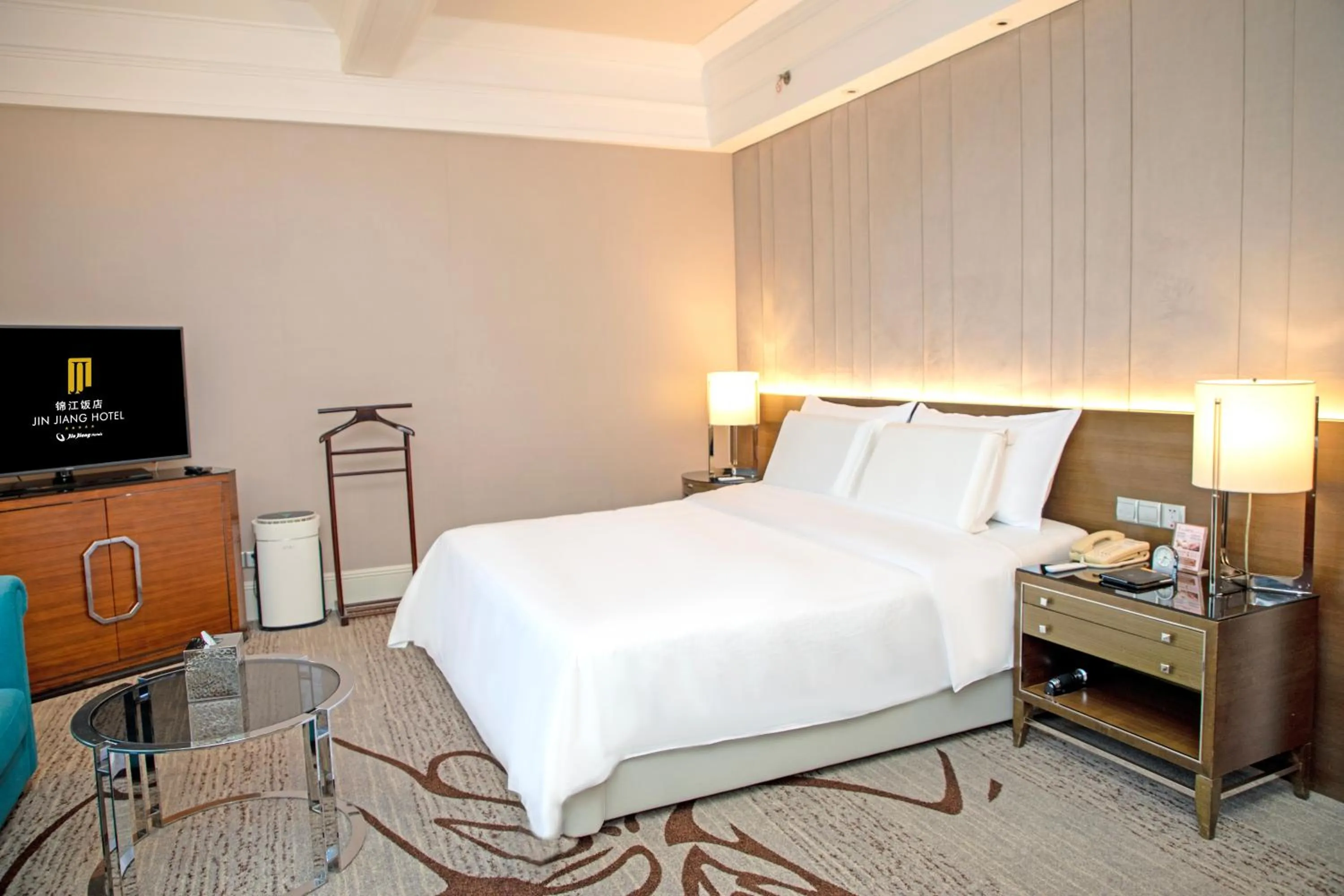 Photo of the whole room, Bed in Jin Jiang Hotel