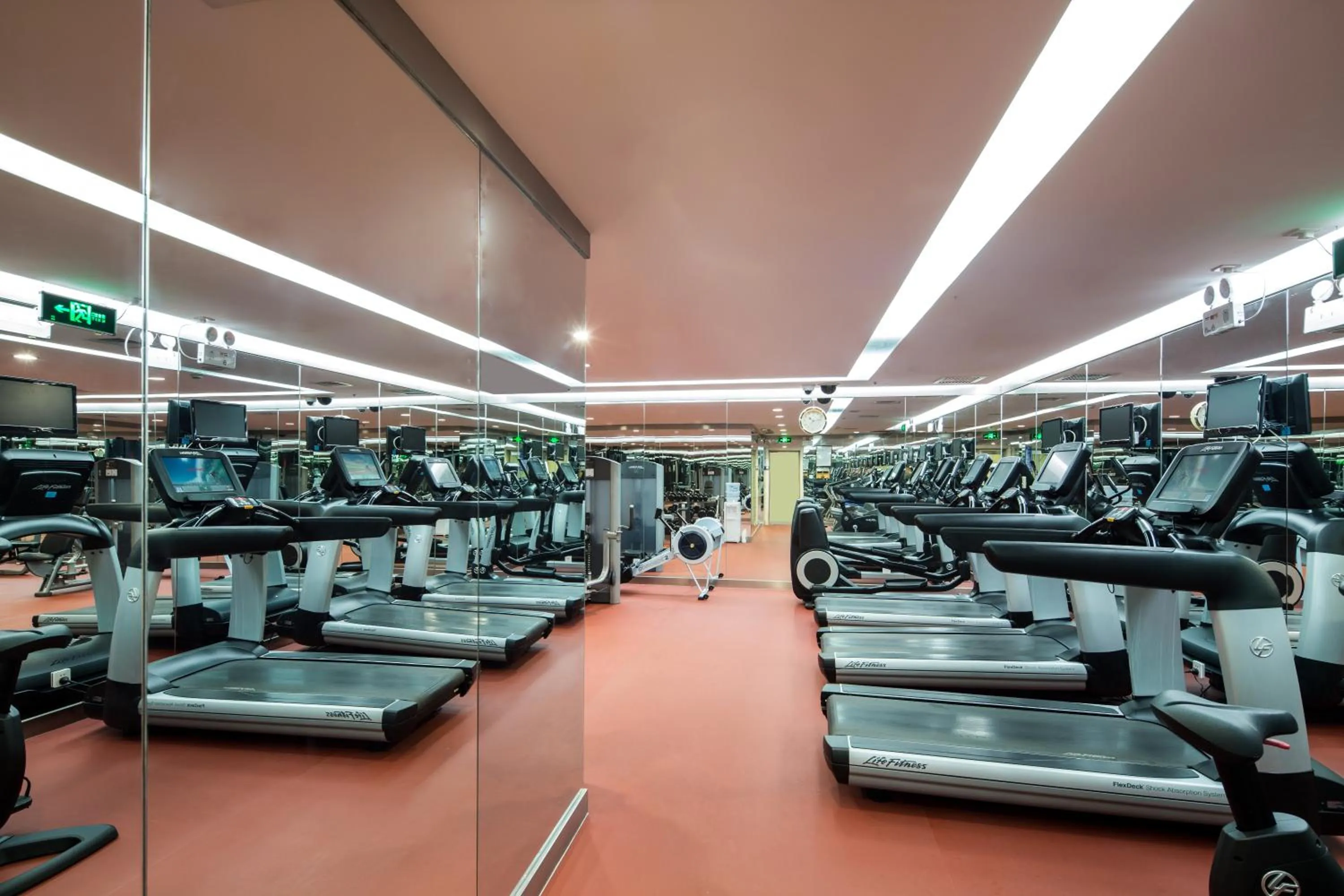 Fitness centre/facilities in Jin Jiang Hotel