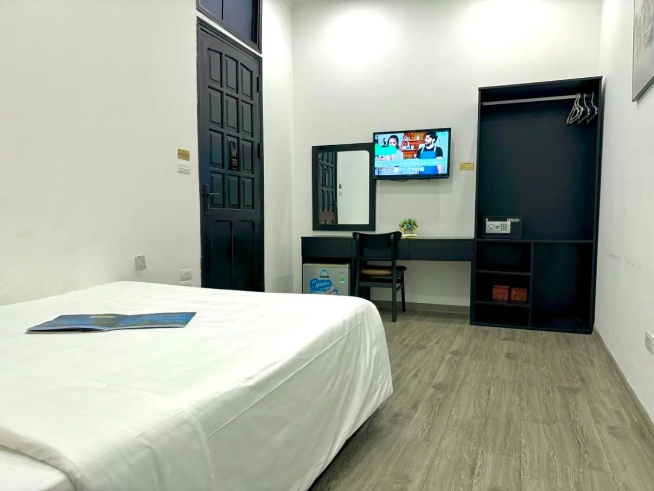 TV and multimedia, Bed in Hanoi Elpis Hotel