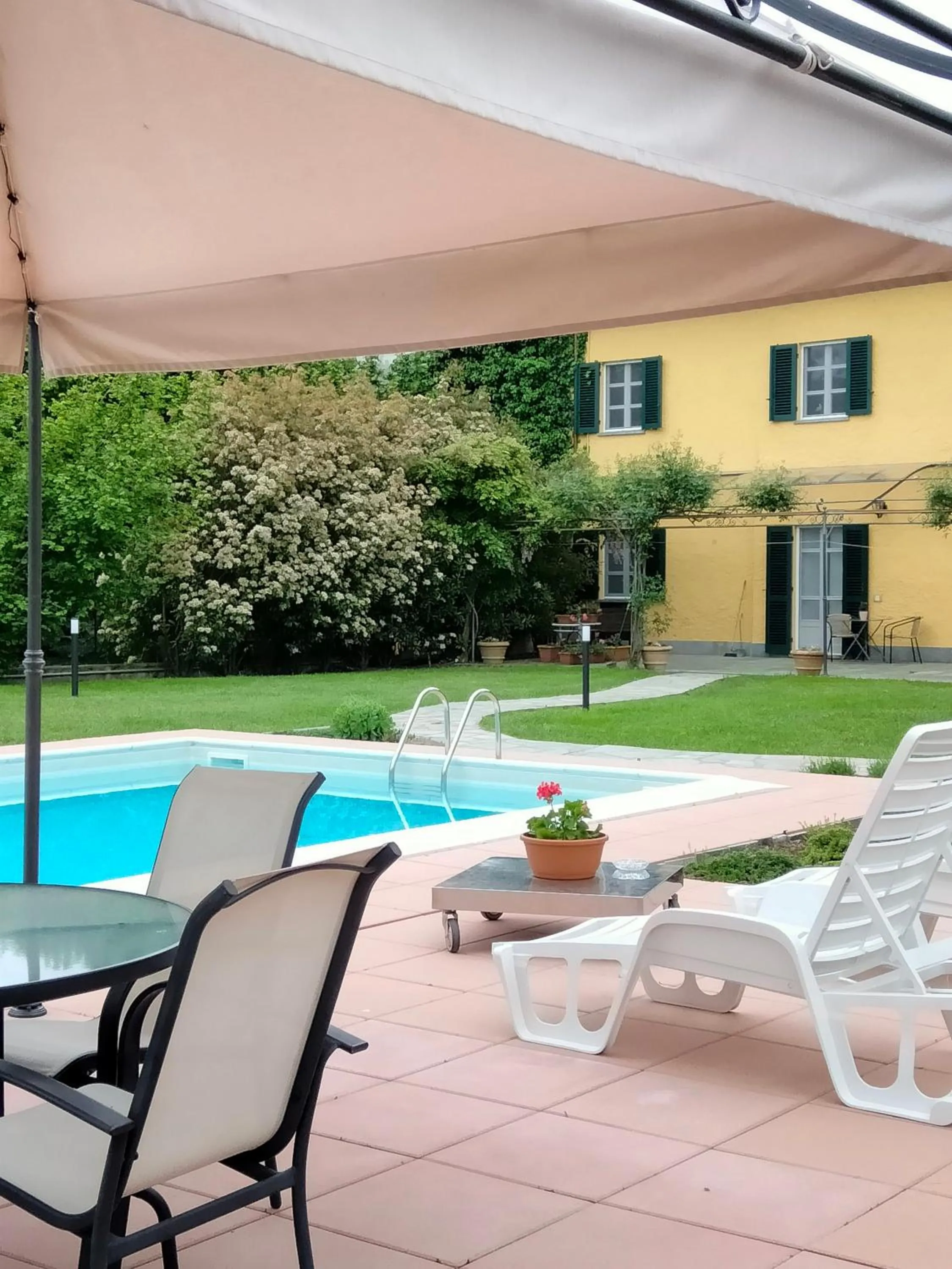 Swimming pool in Bed&Breakfast Villa Camilla