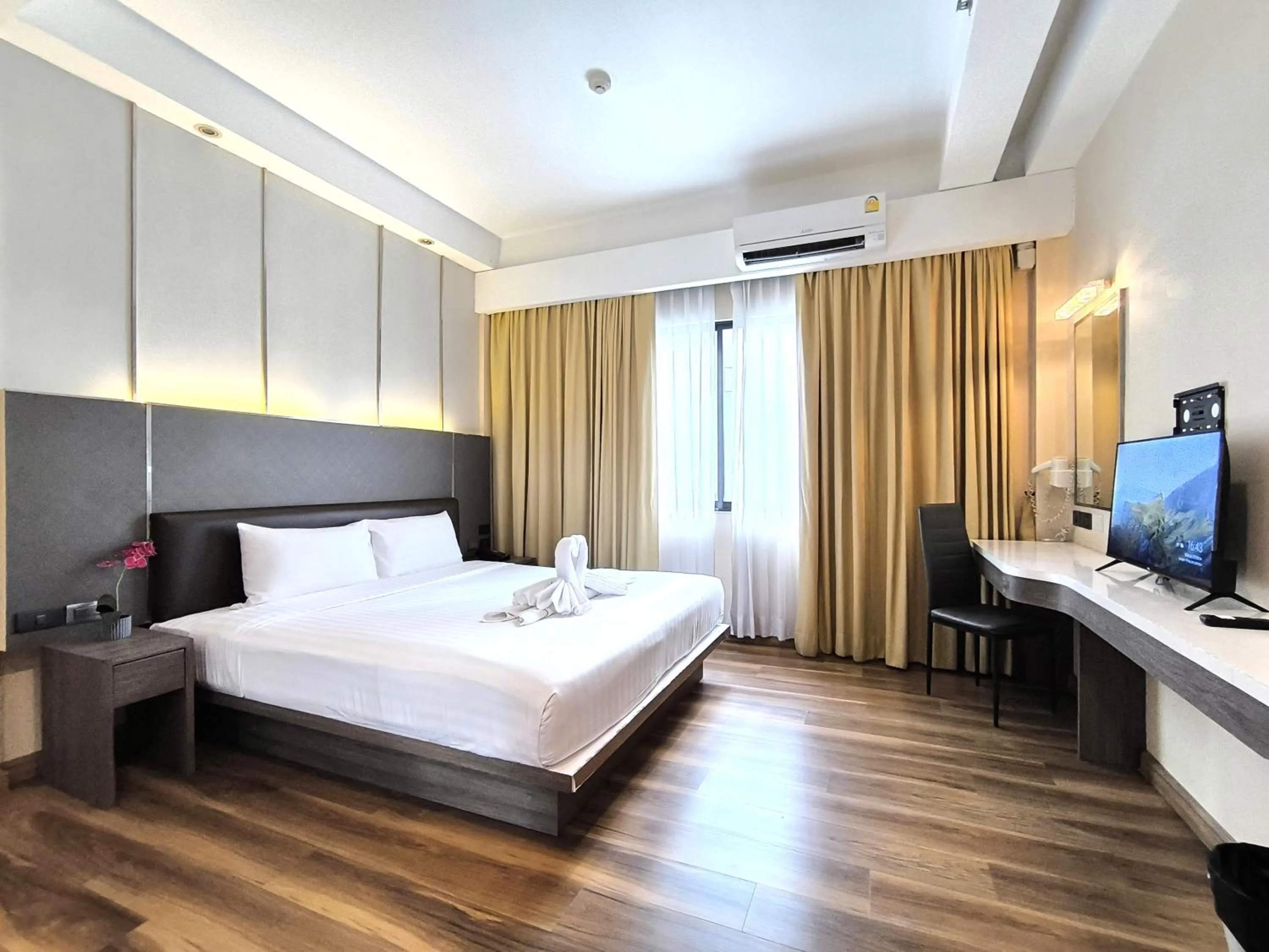 Bed in Citin Sukhumvit 11 Nana Bangkok by Compass Hospitality
