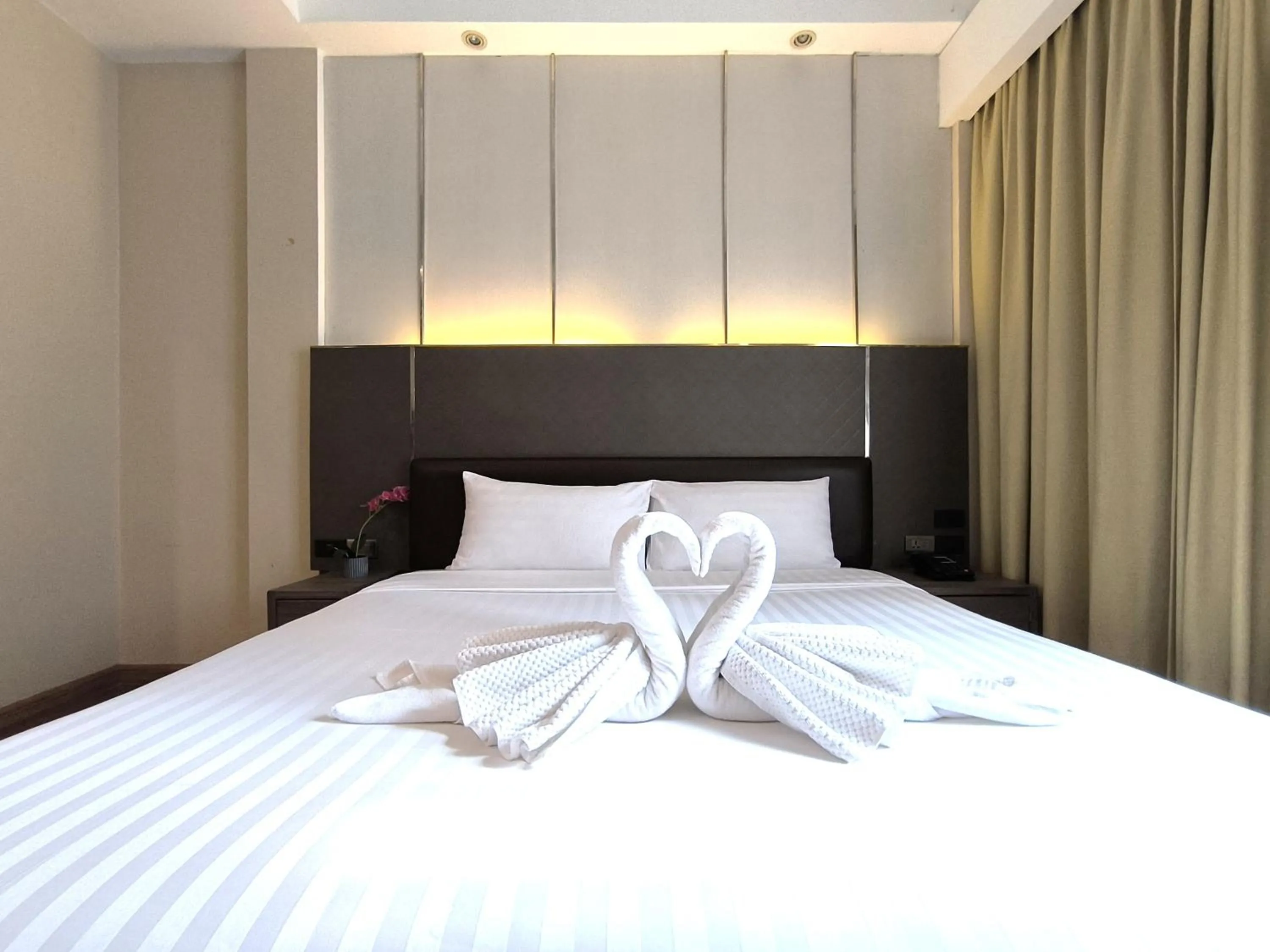 Bed in Citin Sukhumvit 11 Nana Bangkok by Compass Hospitality