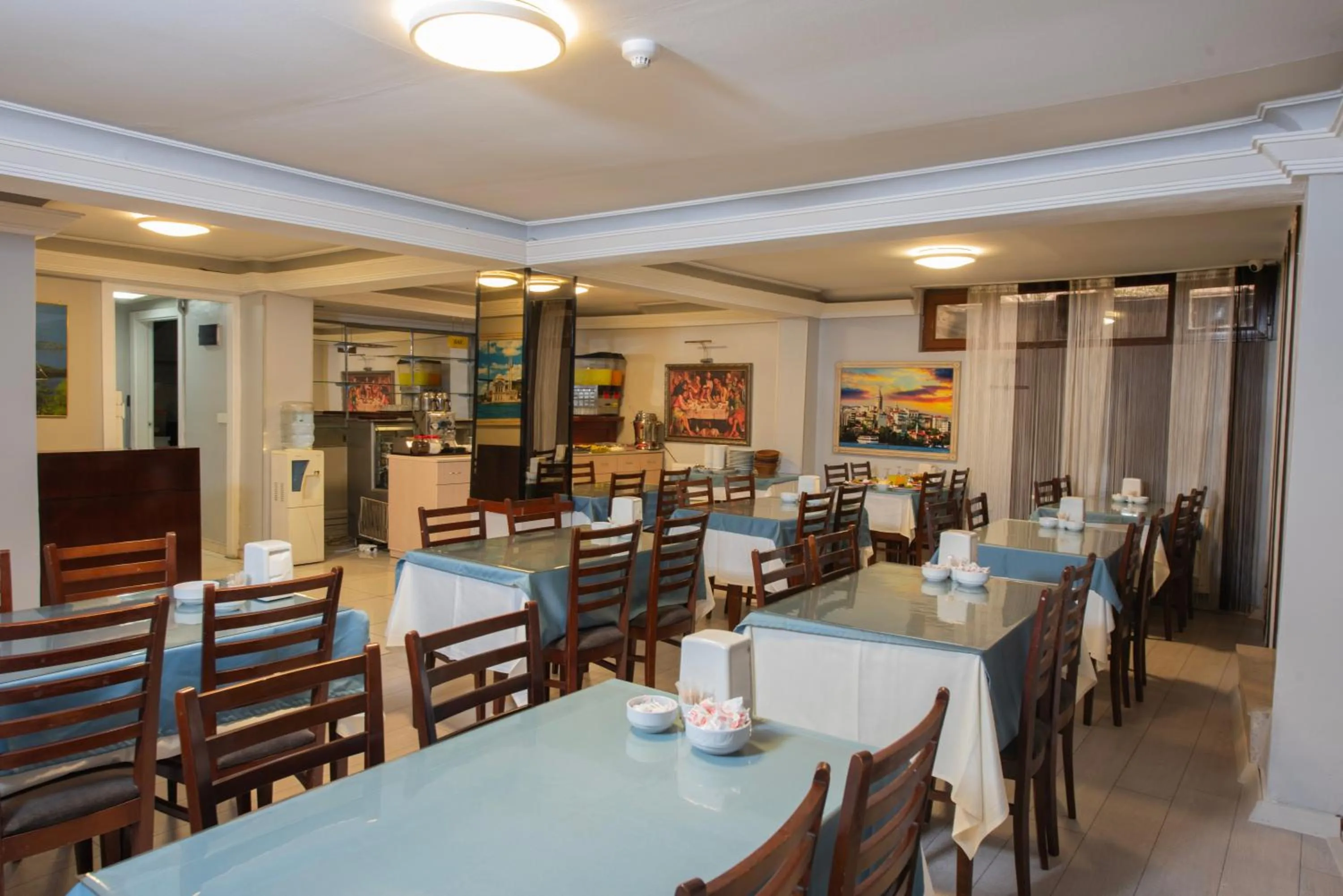 Restaurant/places to eat in GRAND VATAN HOTEL