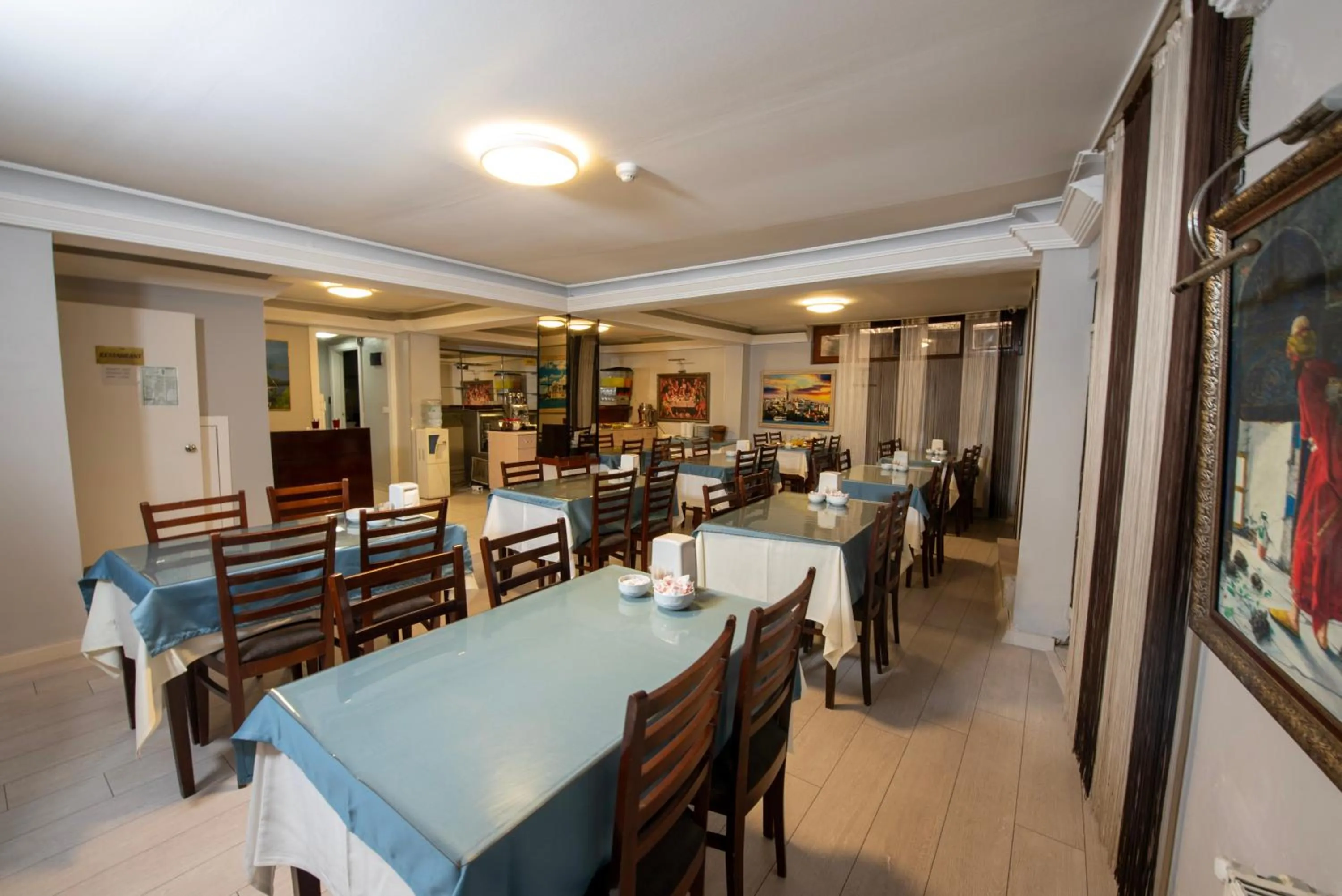 Restaurant/places to eat in GRAND VATAN HOTEL