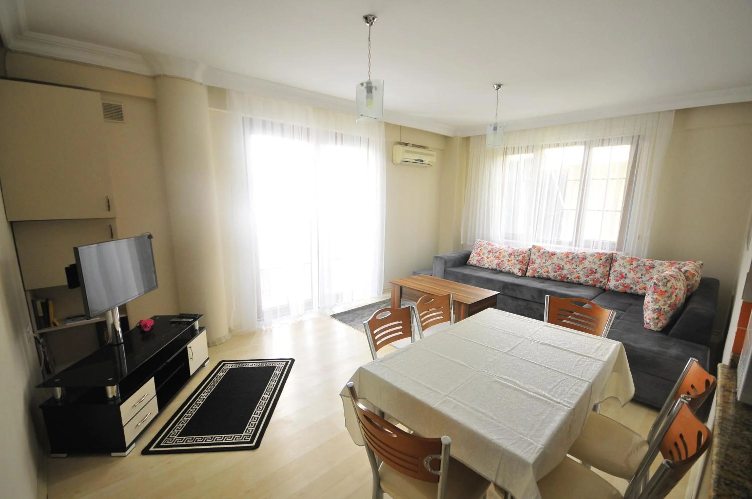 Communal lounge/ TV room in Apart Point