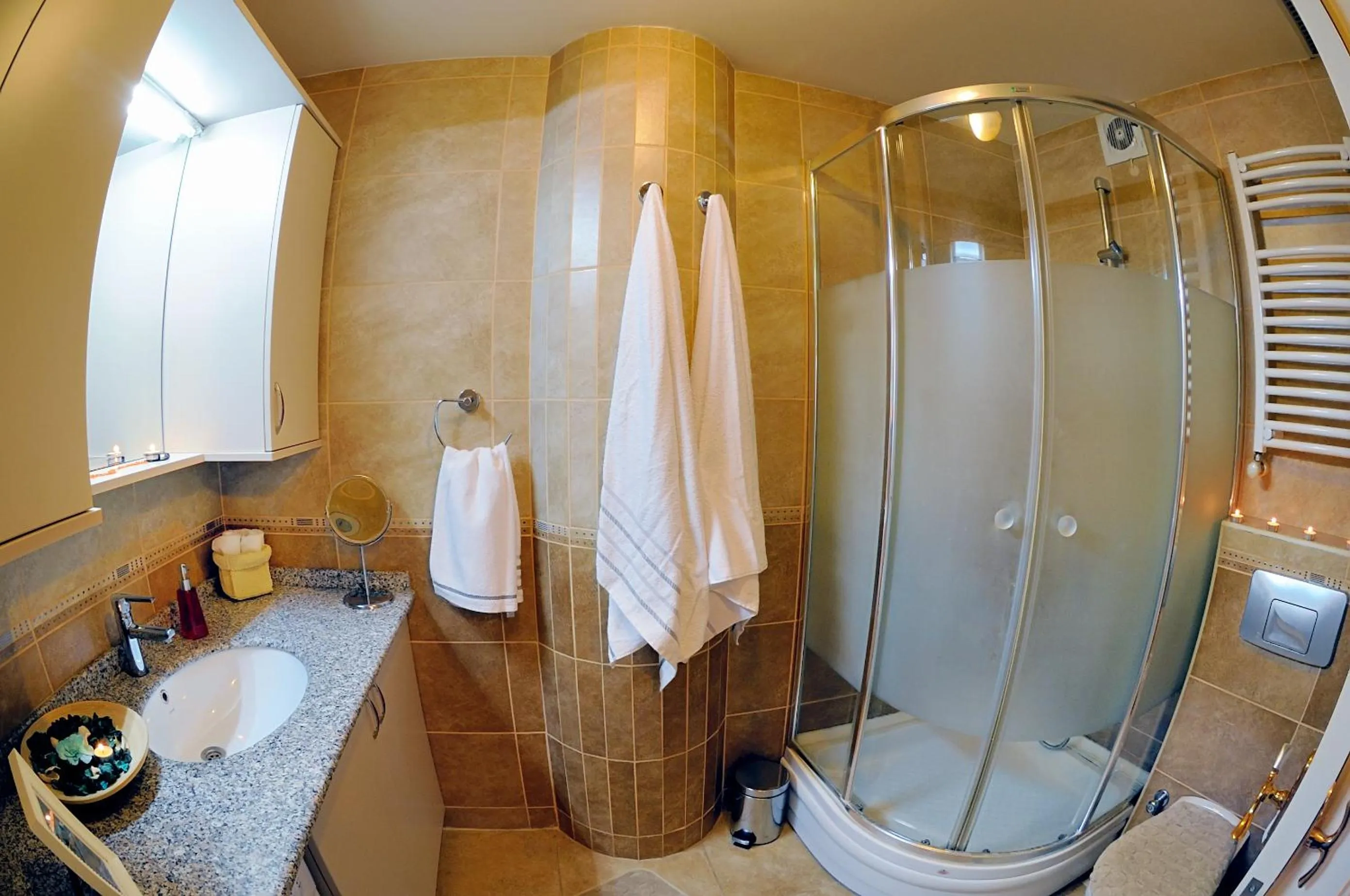 Shower in Apart Point