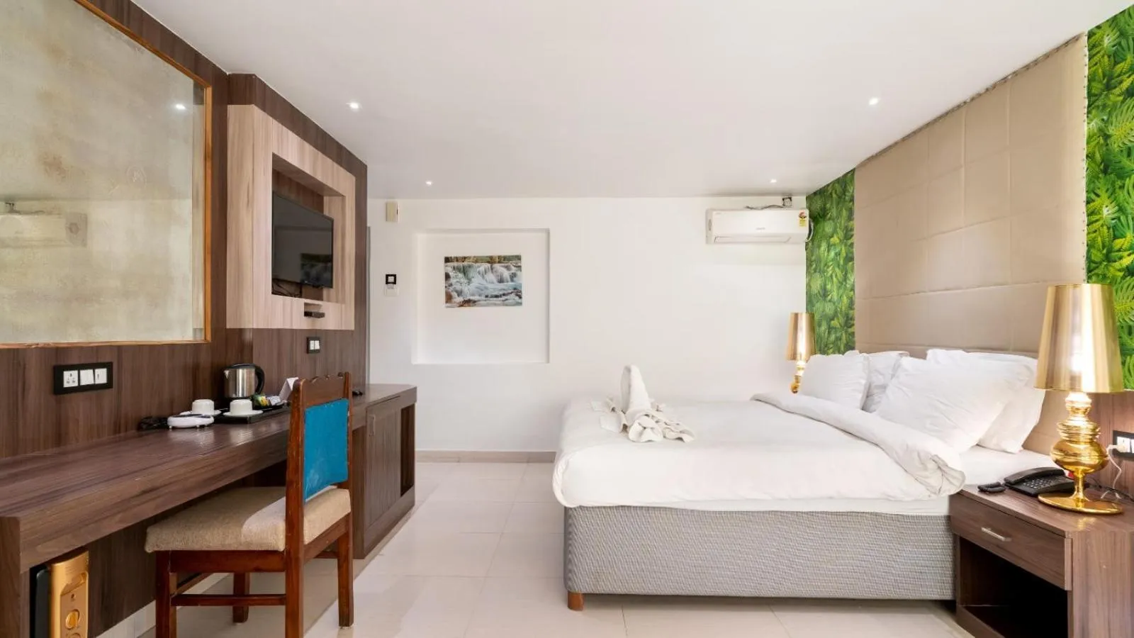 Bed in Niranjana Hotel Bodhgaya