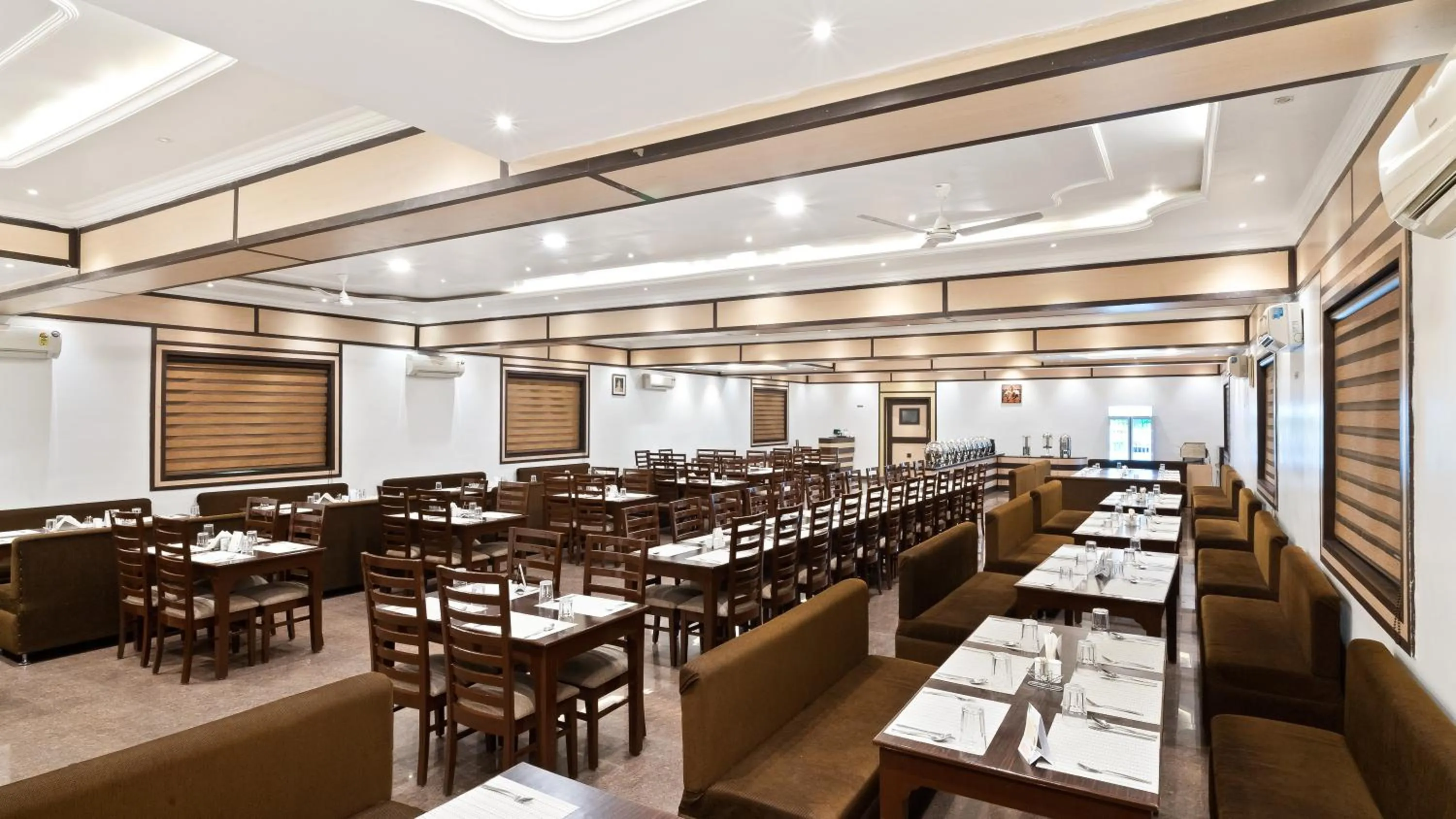 Restaurant/places to eat in Niranjana Hotel Bodhgaya